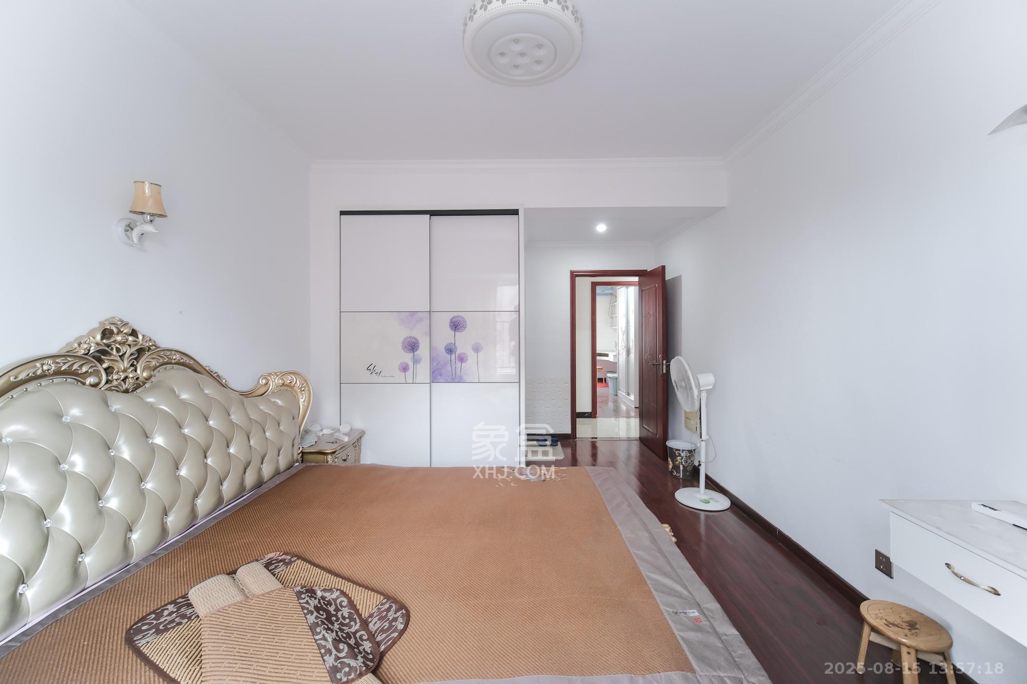 三一街区 3室2厅2卫 78.0万 三一街区 3室2厅2卫 78.0万卧室