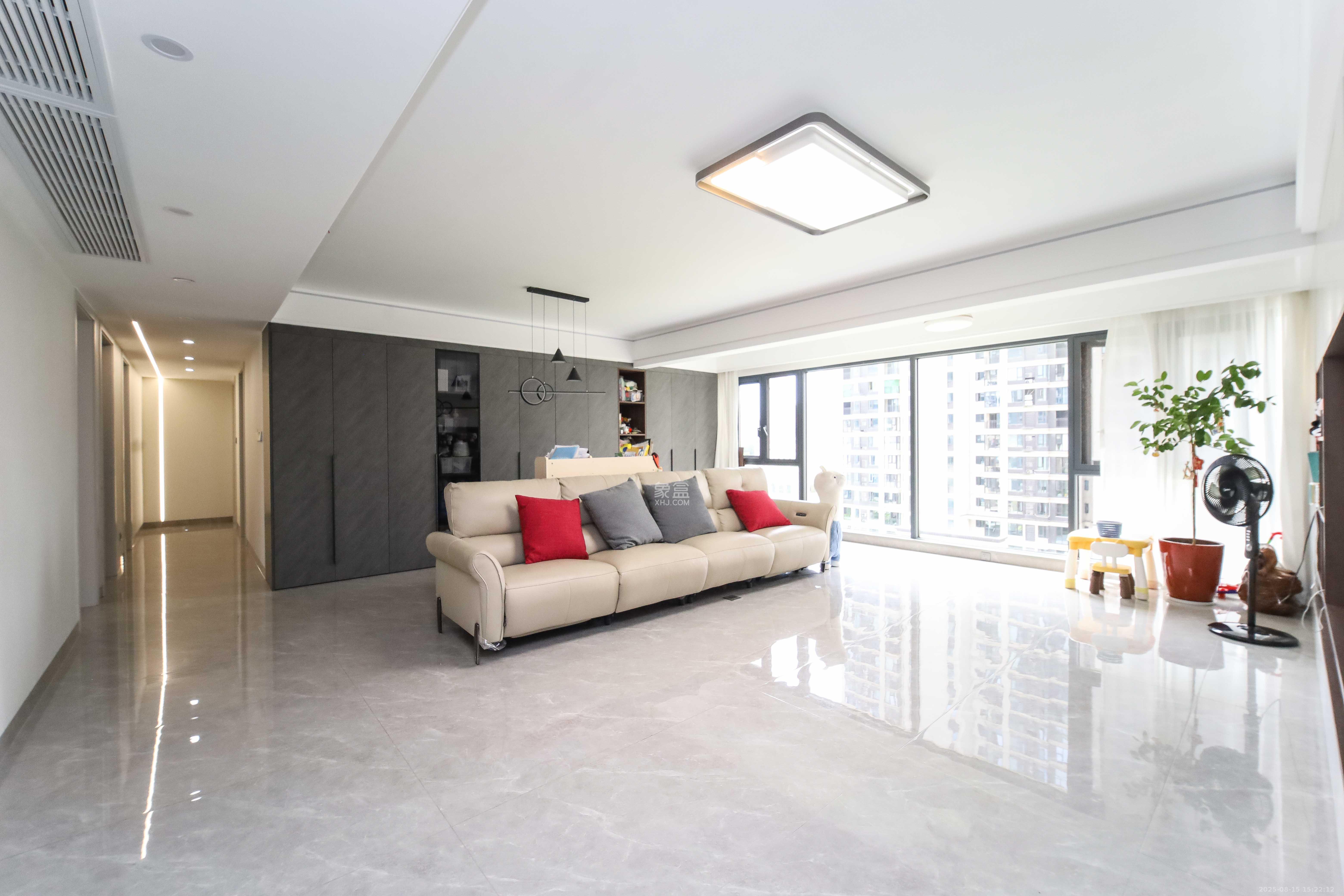 德奥悦东方  4室2厅2卫    260.0万客厅