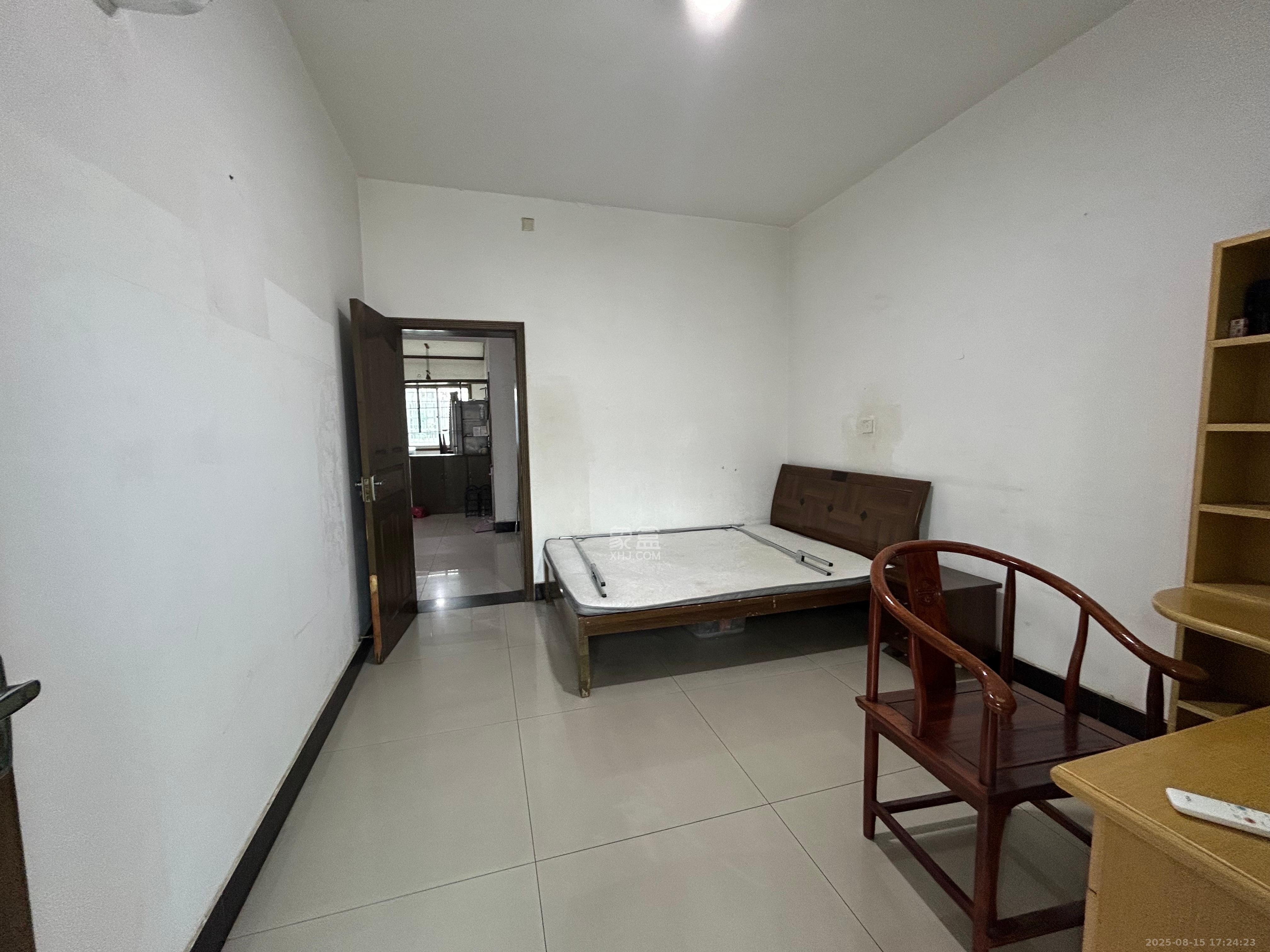 中南汽车世界 2室2厅1卫 1200.0元/月 中南汽车世界 2室2厅1卫 1200.0元/月室内图