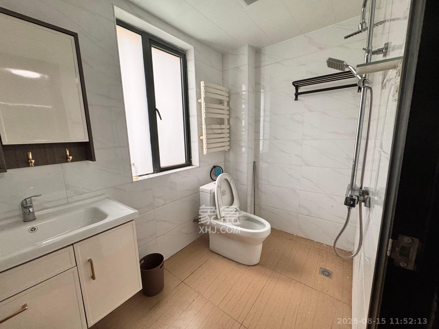 金湘苑(星澜之悦)  4室2厅2卫    2100.0元/月 金湘苑(星澜之悦)  4室2厅2卫    2100.0元/月室内图