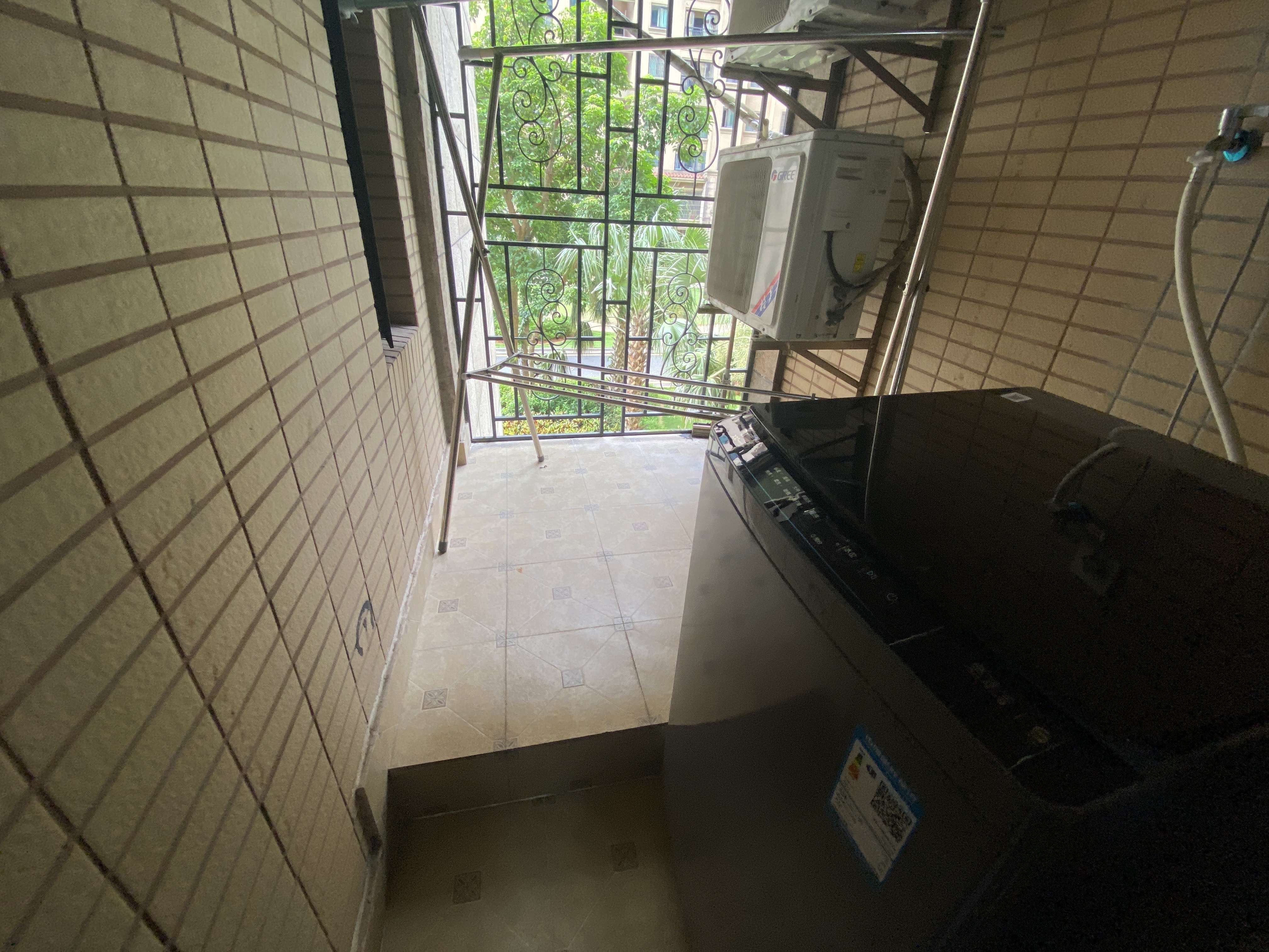 江畔人家 2室1厅1卫 2500.0元/月 江畔人家 2室1厅1卫 2500.0元/月室内图