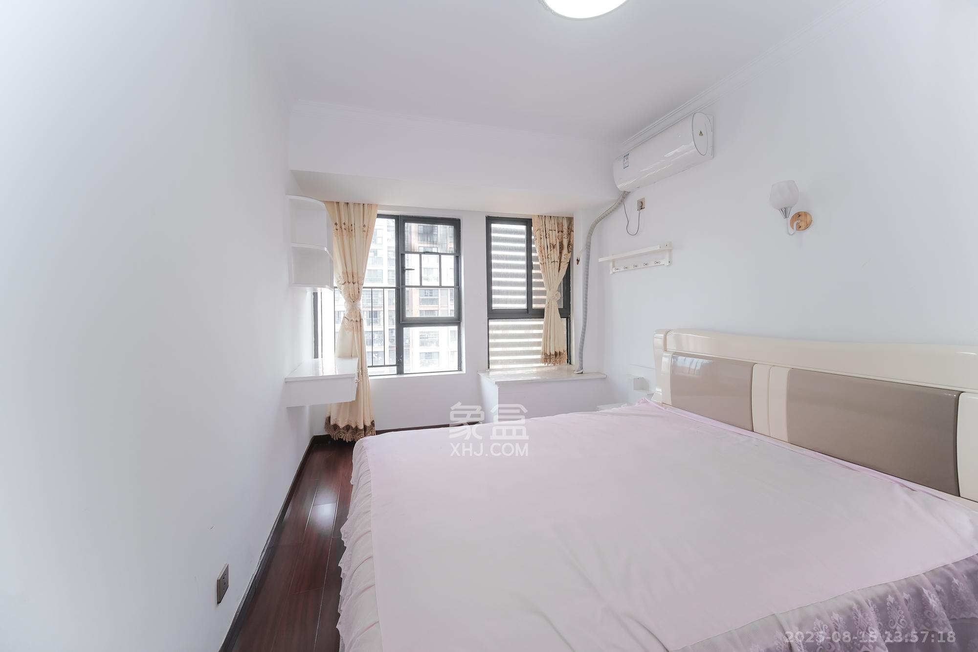 三一街区 3室2厅2卫 78.0万 三一街区 3室2厅2卫 78.0万卧室