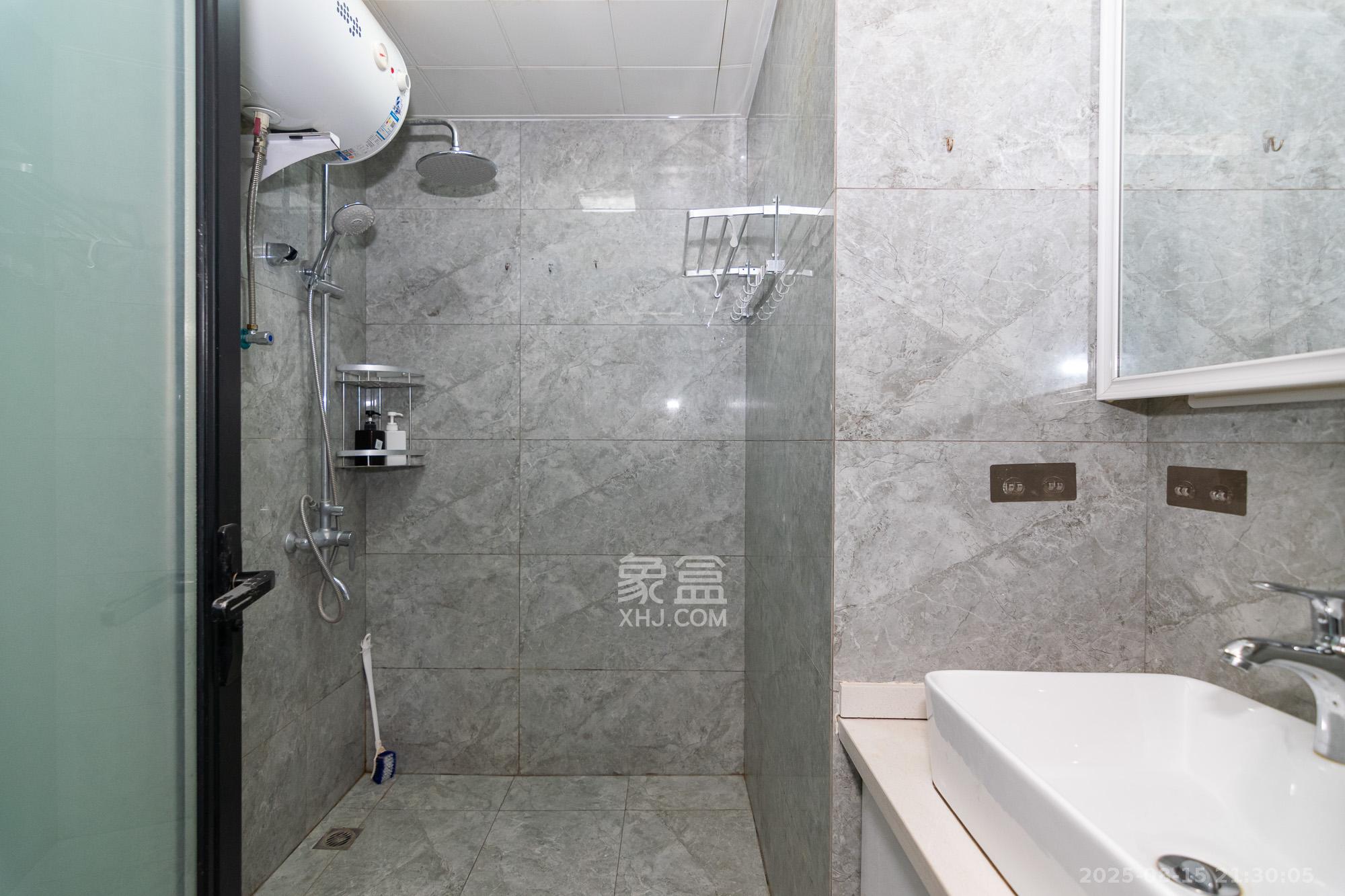 城市时光  1室1厅1卫    16.8万卫生间