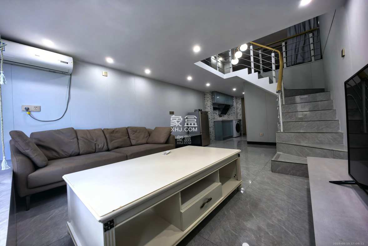 建发央玺(建发泱玺雅苑) 1室2厅1卫 2300.0元/月 建发央玺(建发泱玺雅苑) 1室2厅1卫 2300.0元/月室内图