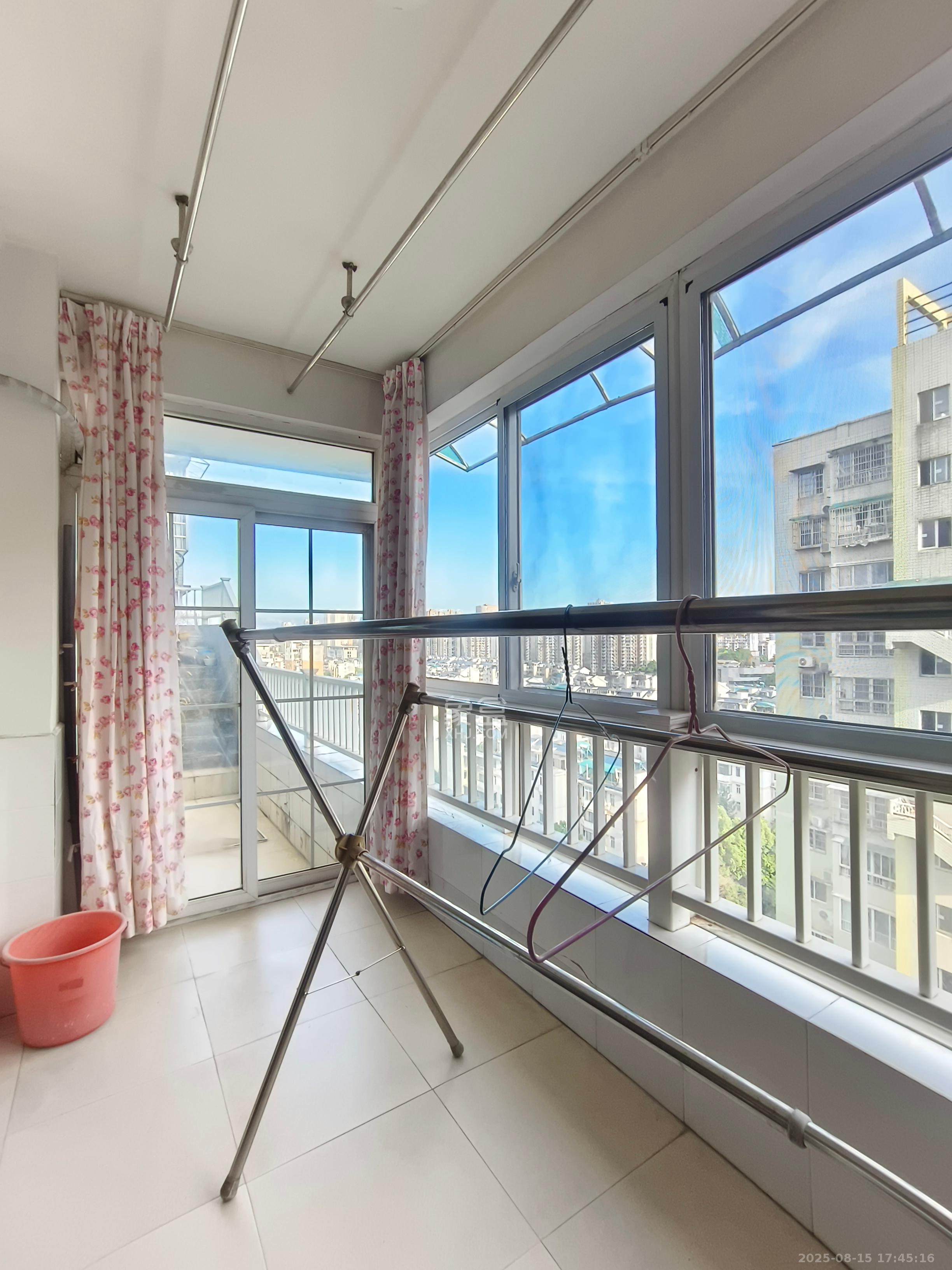 四季美景三期(四季美景水木轩) 3室2厅2卫 2500.0元/月 四季美景三期(四季美景水木轩) 3室2厅2卫 2500.0元/月室内图