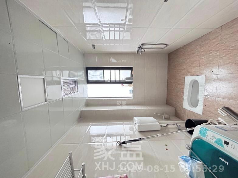 三一街区  3室2厅2卫    1800.0元/月室内图