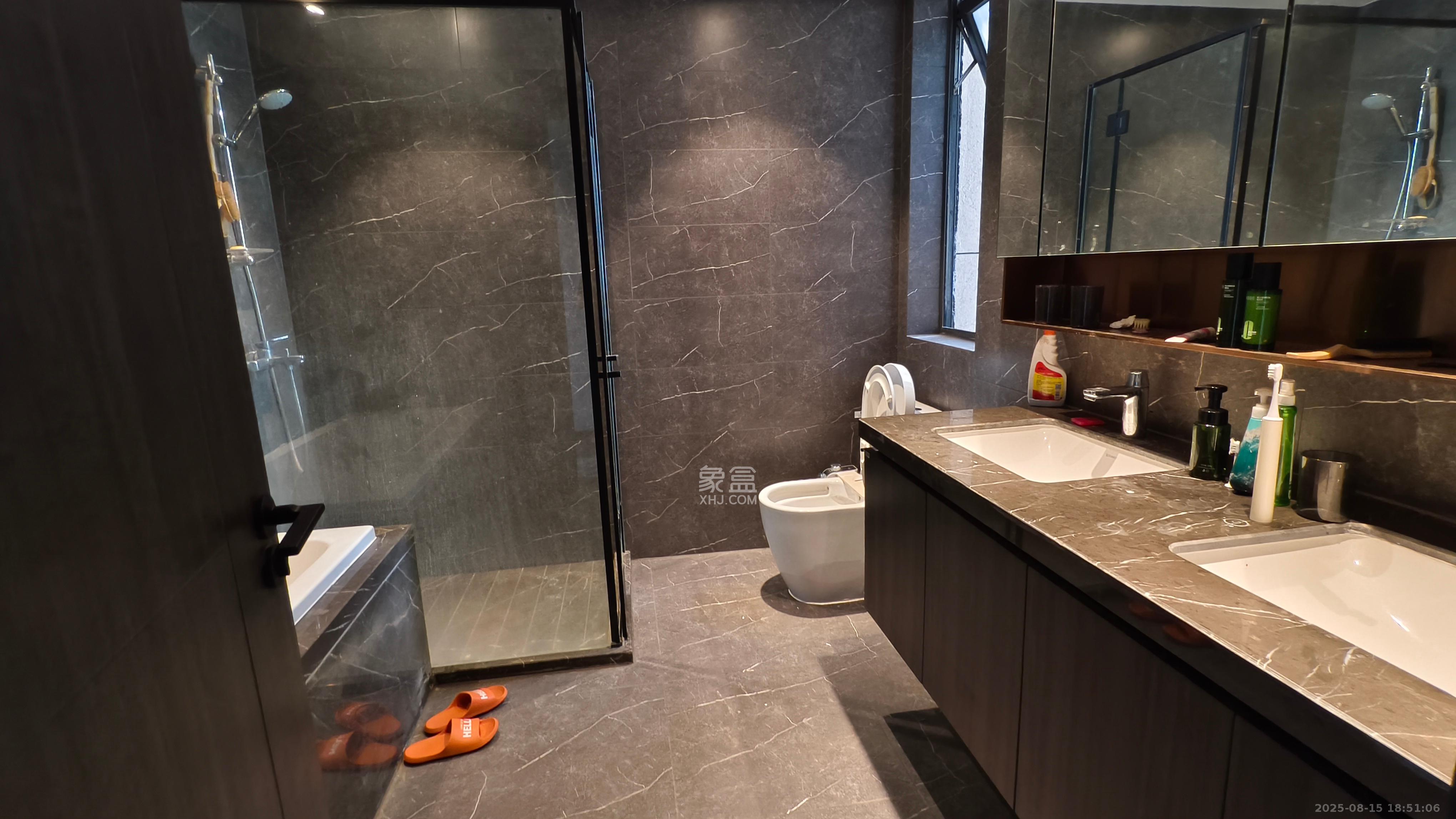 绿地麓云国际一期  6室2厅3卫    8500.0元/月室内图