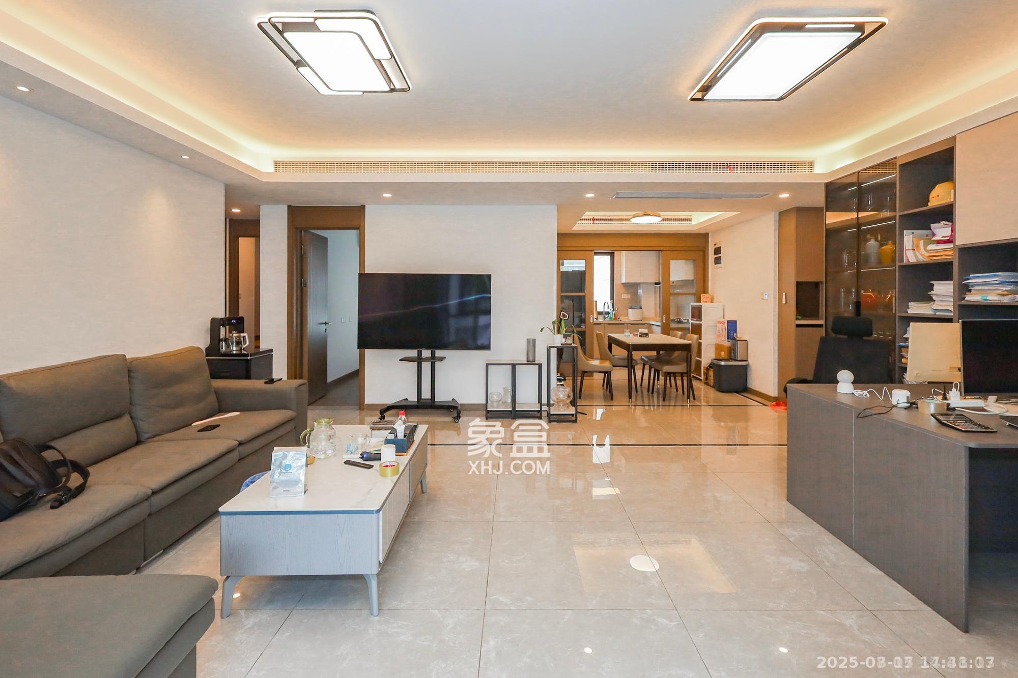 龙湖铂金中心(龙湖春江郦城) 3室2厅2卫 5000.0元/月 龙湖铂金中心(龙湖春江郦城) 3室2厅2卫 5000.0元/月室内图