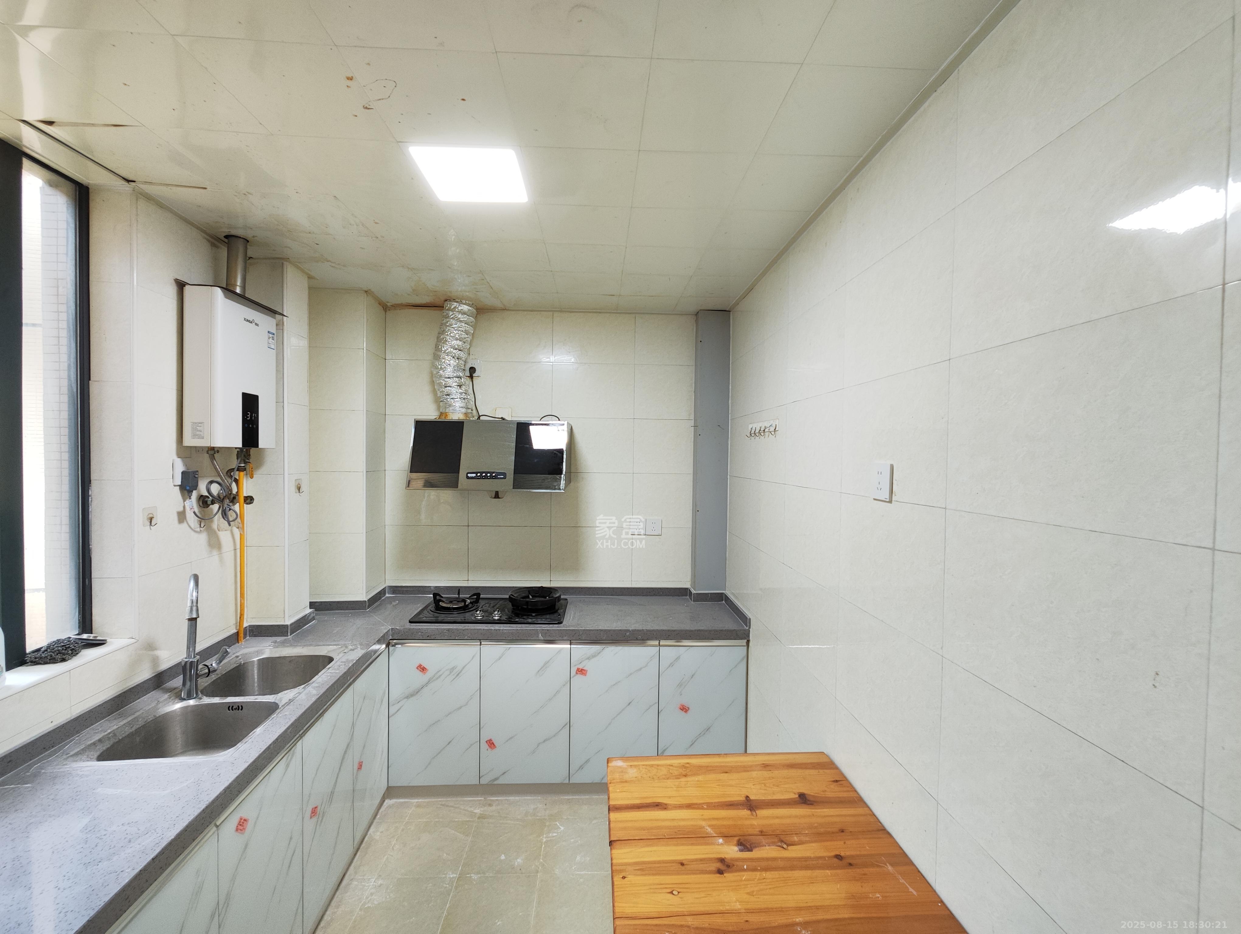 长房时代城 3室2厅1卫 2100.0元/月 长房时代城 3室2厅1卫 2100.0元/月室内图