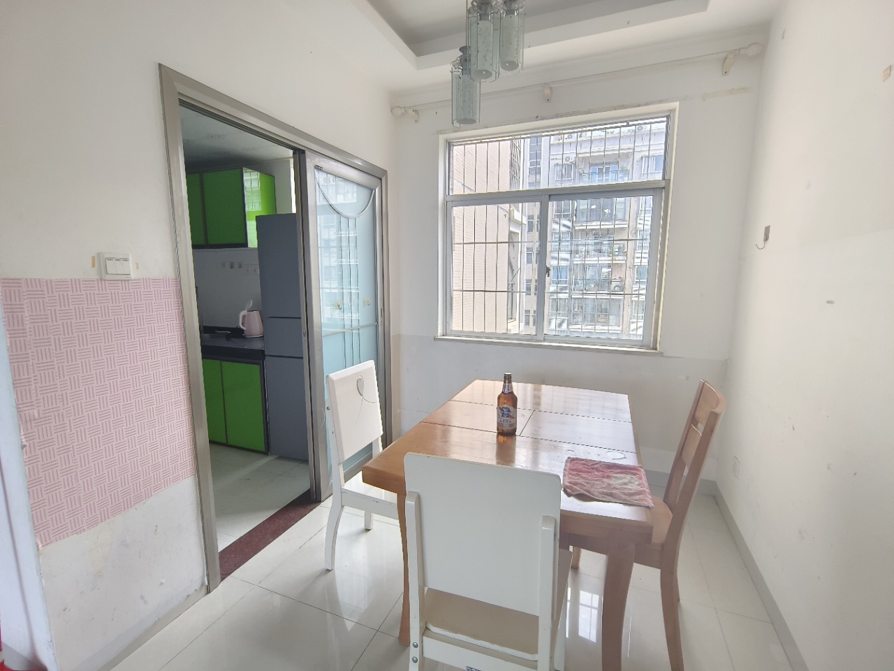 宝源花园 3室2厅1卫 2600.0元/月 宝源花园 3室2厅1卫 2600.0元/月室内图