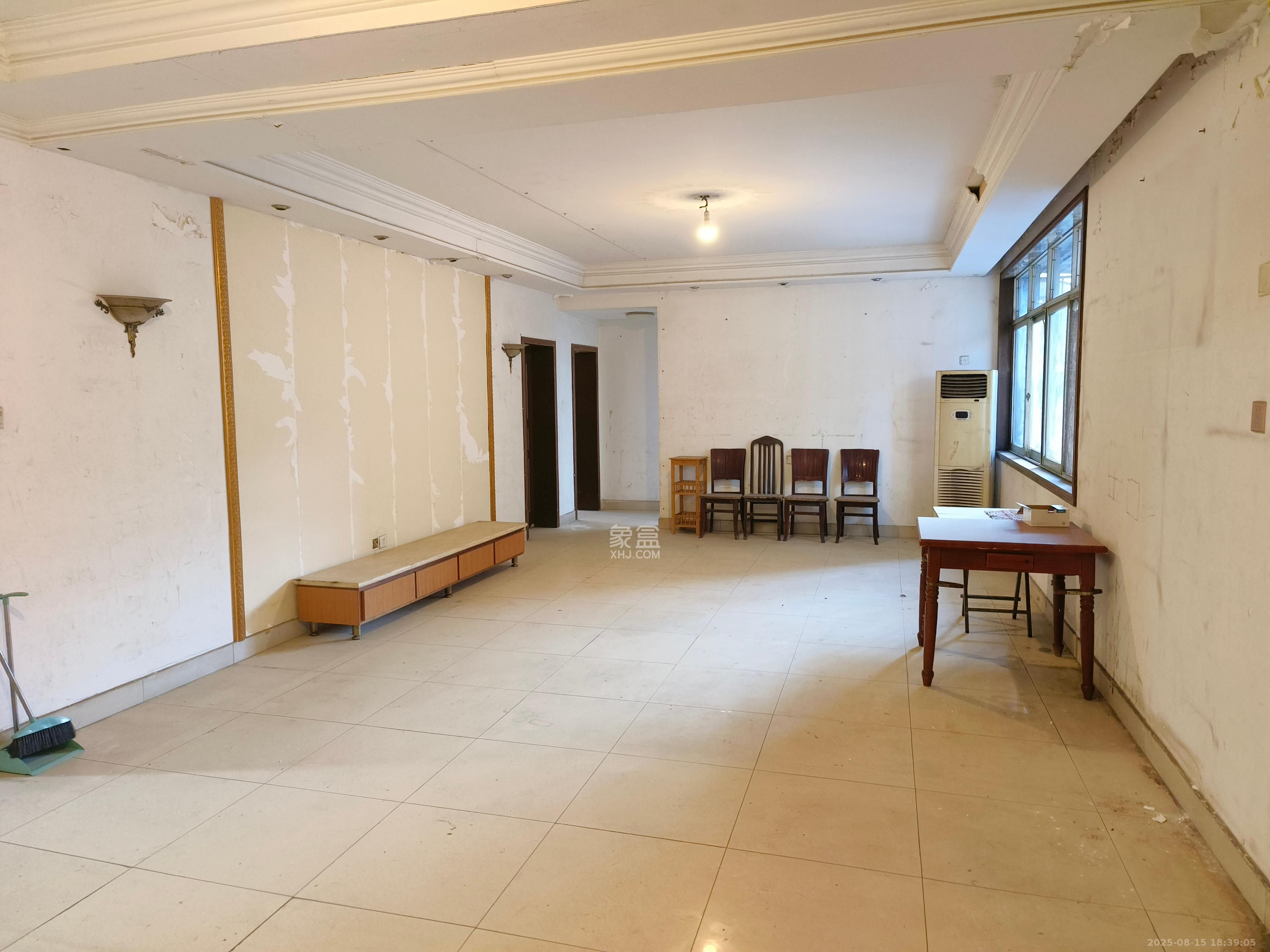 金泉公寓 3室2厅2卫 2000.0元/月 金泉公寓 3室2厅2卫 2000.0元/月室内图