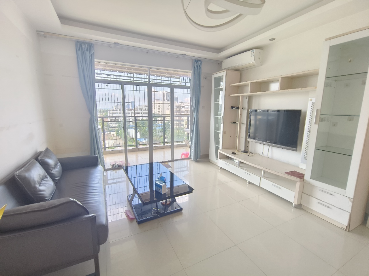 宝源花园 3室2厅1卫 2600.0元/月 宝源花园 3室2厅1卫 2600.0元/月室内图