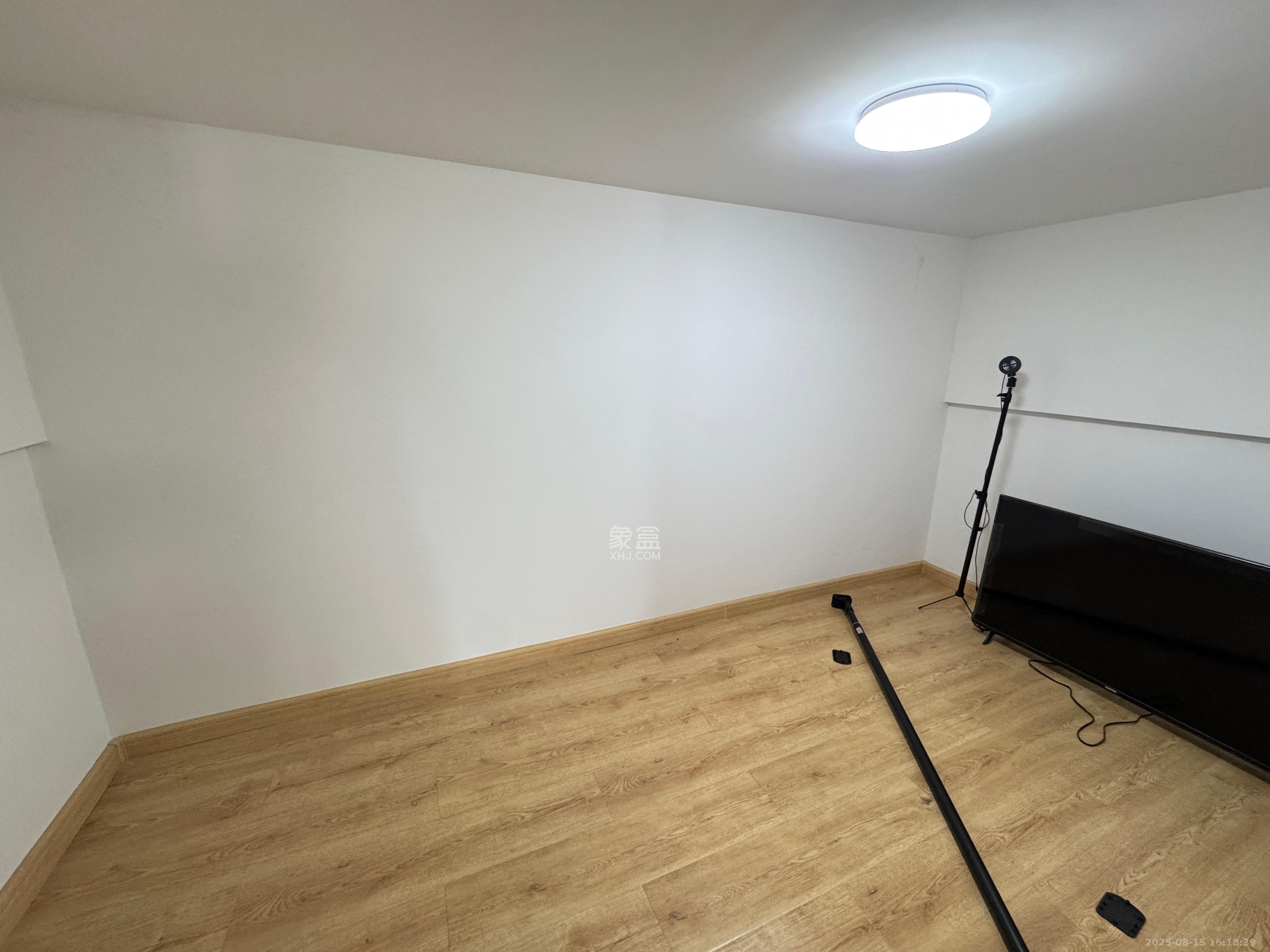 保利天禧EF区  2室1厅1卫    2200.0元/月室内图