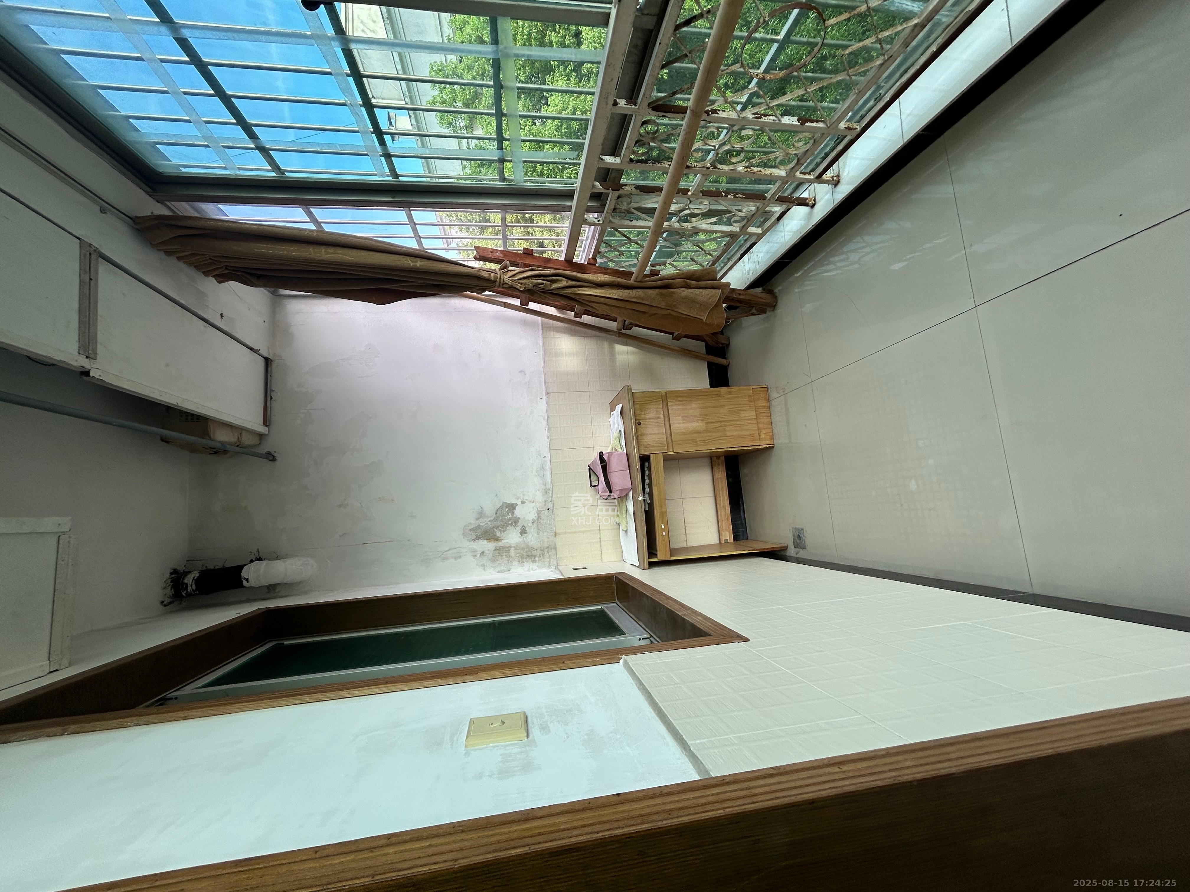 中南汽车世界 2室2厅1卫 1200.0元/月 中南汽车世界 2室2厅1卫 1200.0元/月室内图