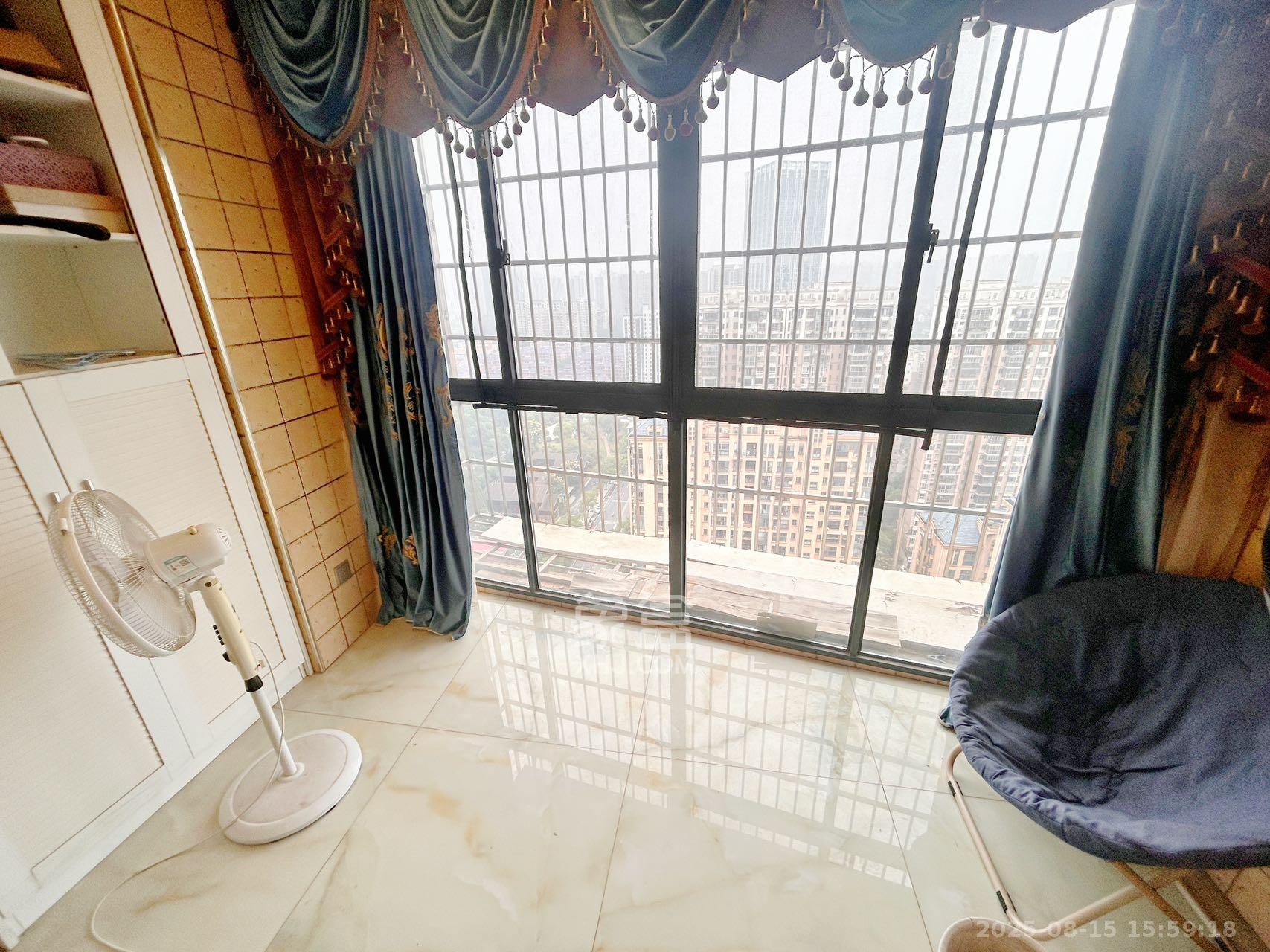 中城丽景香山园 3室2厅1卫 3200.0元/月 中城丽景香山园 3室2厅1卫 3200.0元/月室内图