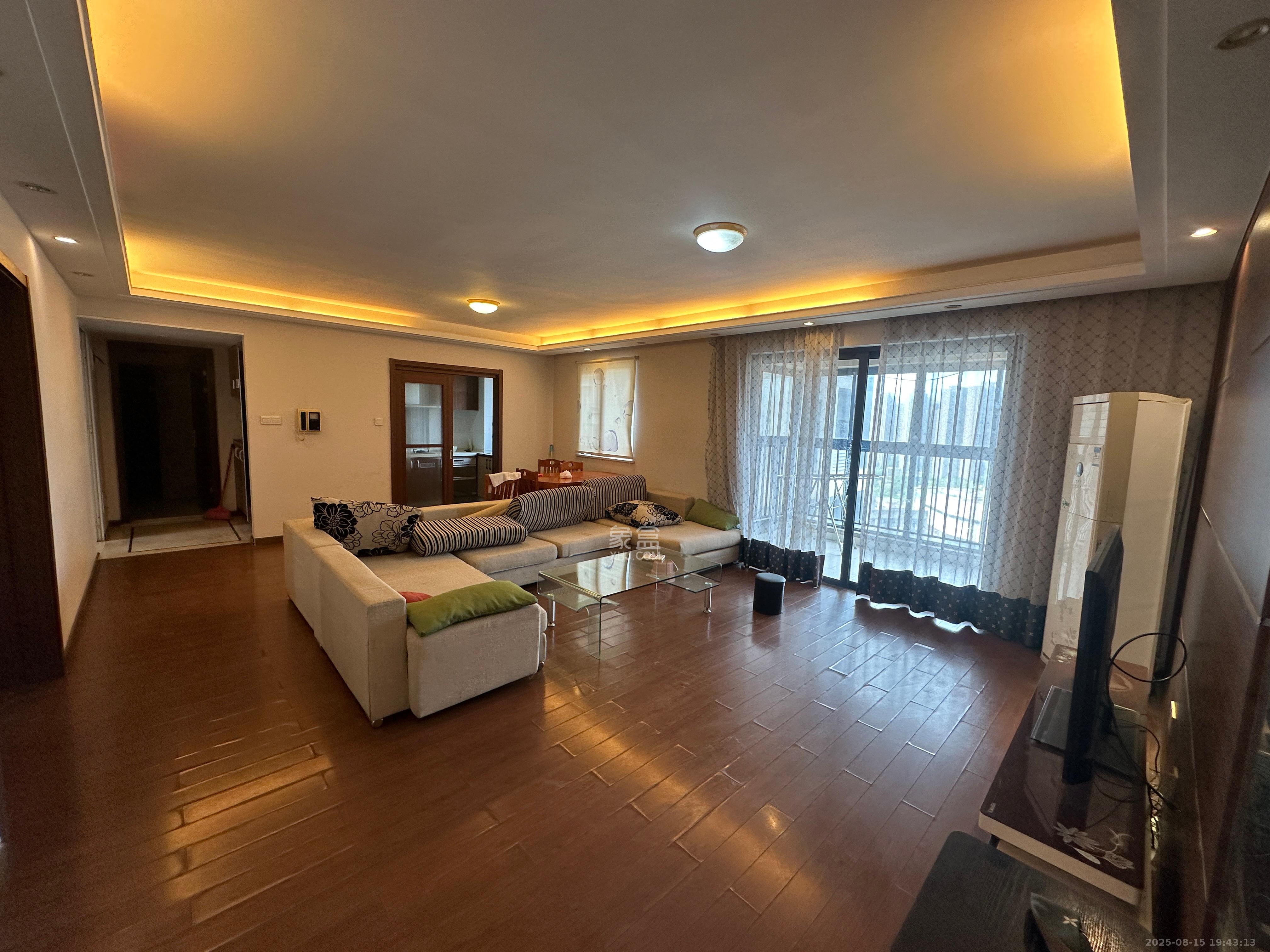 万科金域华府一期  3室2厅2卫    2800.0元/月 万科金域华府一期  3室2厅2卫    2800.0元/月室内图