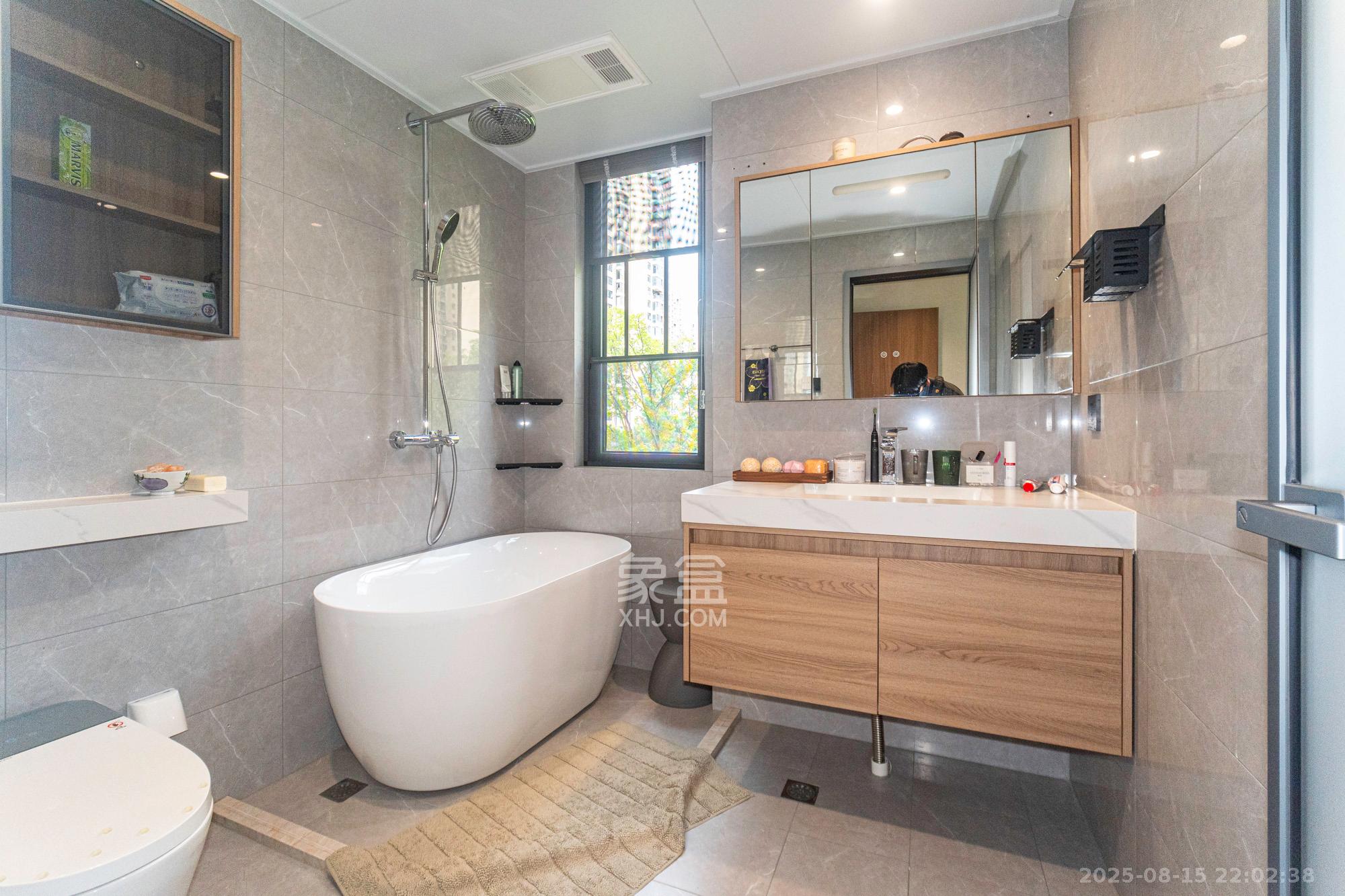 运达锦绣广场  4室2厅2卫    215.0万卫生间