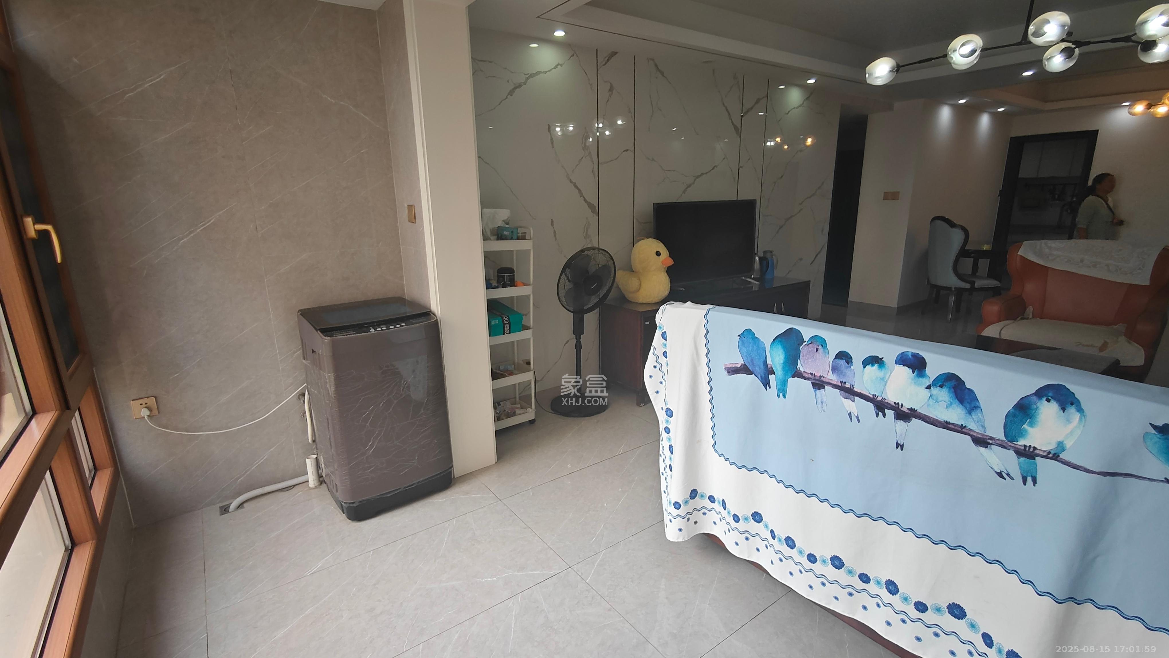 和康园小区  3室2厅1卫   2300.00元/月室内图