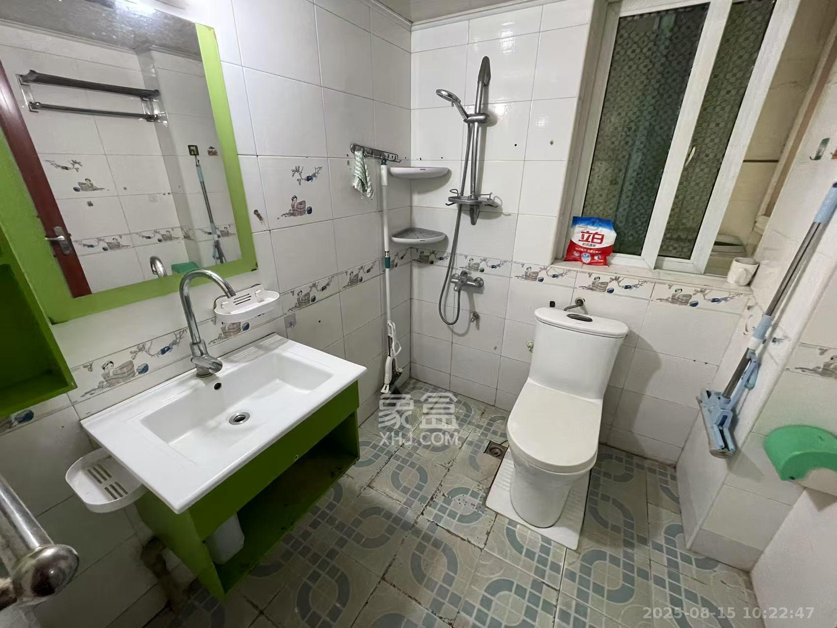 嘉逸名庭  2室2厅1卫    2300.0元/月 嘉逸名庭  2室2厅1卫    2300.0元/月室内图