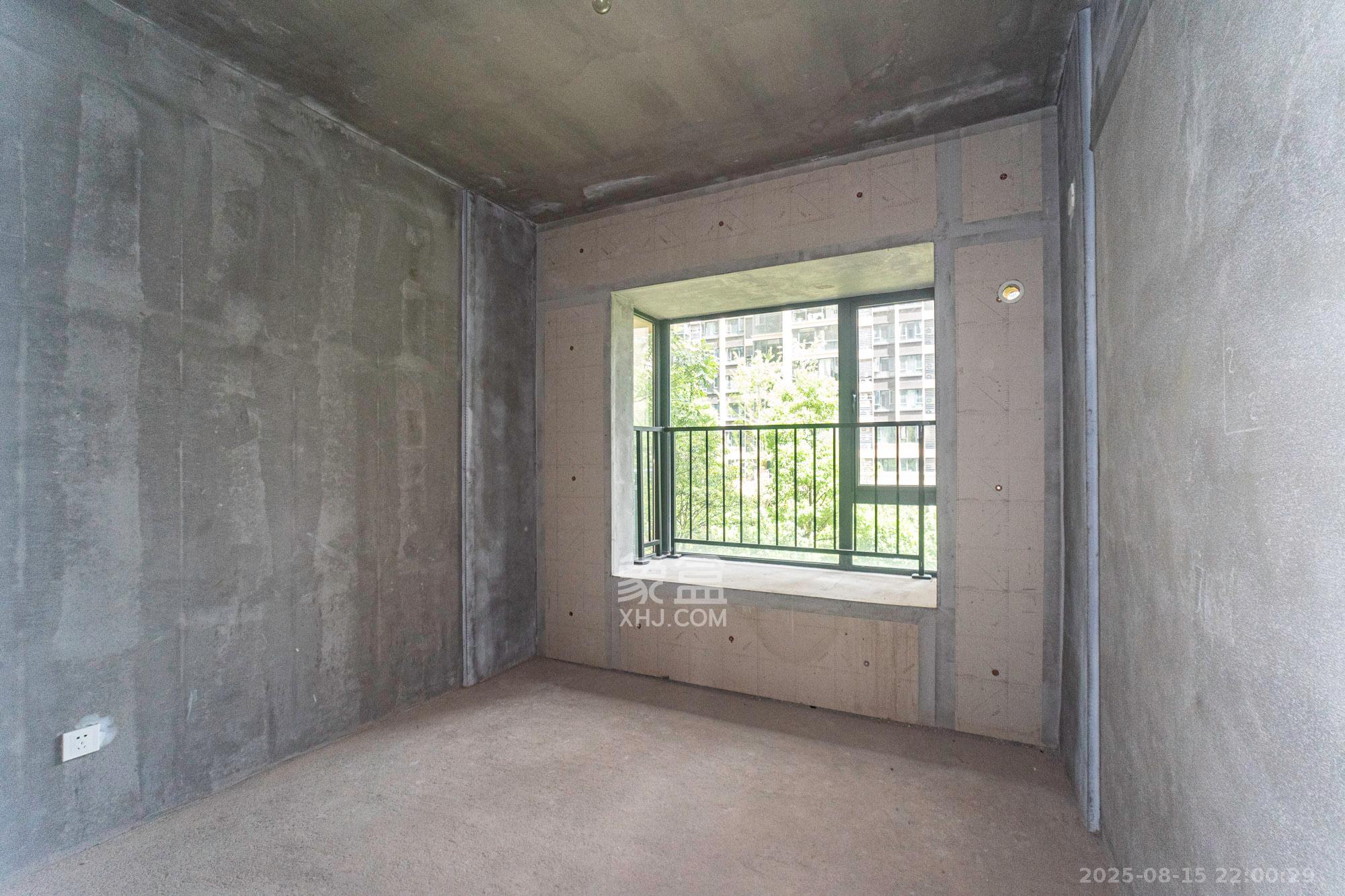 日盛湖湘花苑  4室2厅2卫    90.0万 日盛湖湘花苑  4室2厅2卫    90.0万卧室