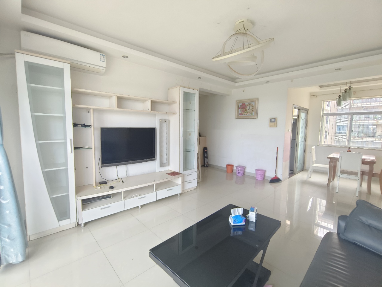 宝源花园 3室2厅1卫 2600.0元/月 宝源花园 3室2厅1卫 2600.0元/月室内图