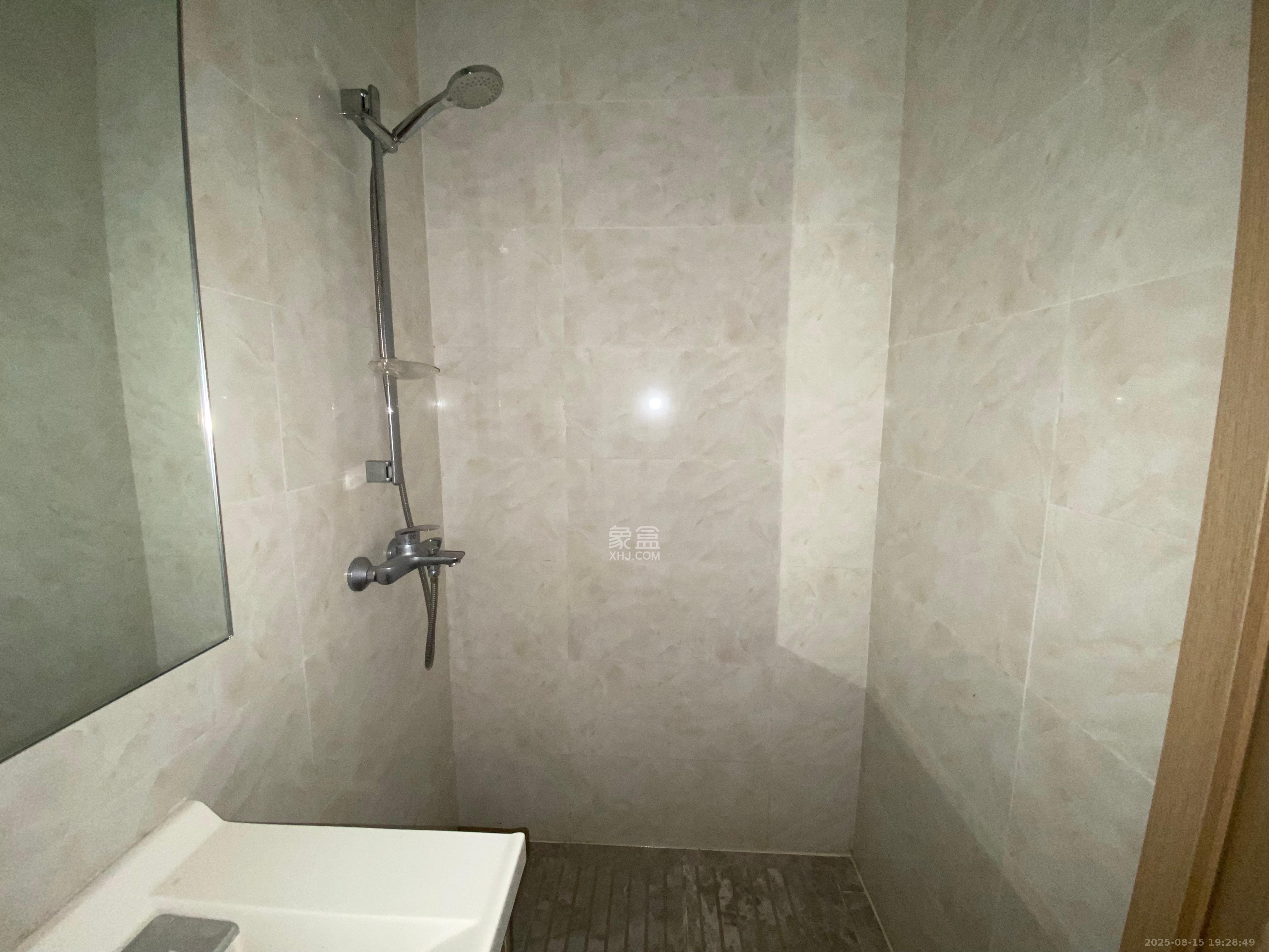 卓越浅水湾  1室1厅1卫    1300.0元/月 卓越浅水湾  1室1厅1卫    1300.0元/月室内图