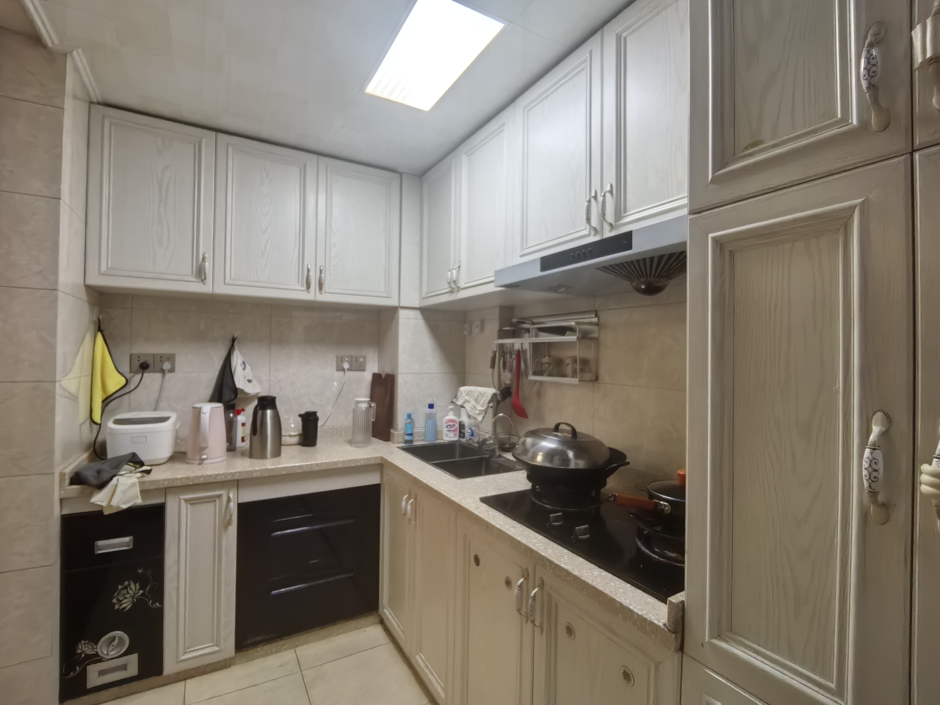 怡和湖城大境 3室2厅1卫 4000.0元/月 怡和湖城大境 3室2厅1卫 4000.0元/月室内图