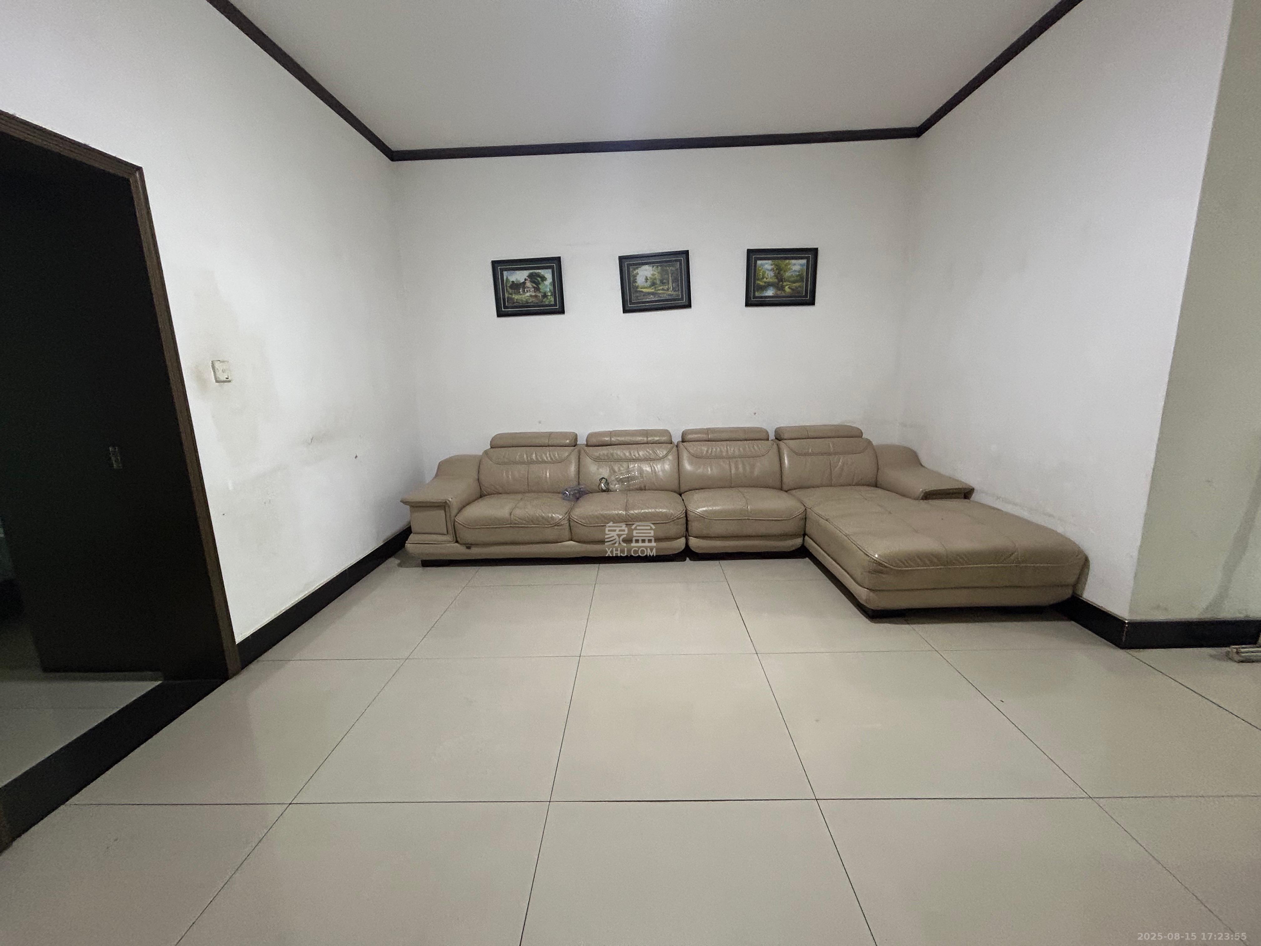 中南汽车世界 2室2厅1卫 1200.0元/月 中南汽车世界 2室2厅1卫 1200.0元/月室内图