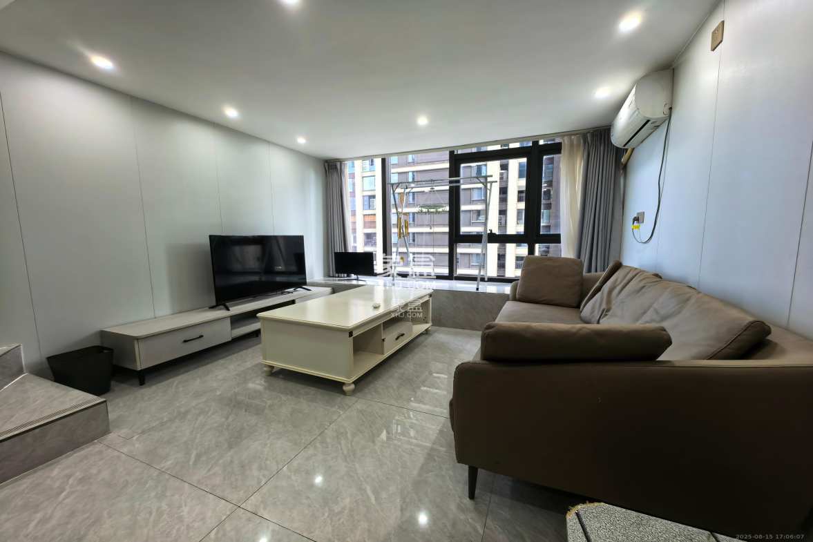 建发央玺(建发泱玺雅苑) 1室2厅1卫 2300.0元/月 建发央玺(建发泱玺雅苑) 1室2厅1卫 2300.0元/月室内图