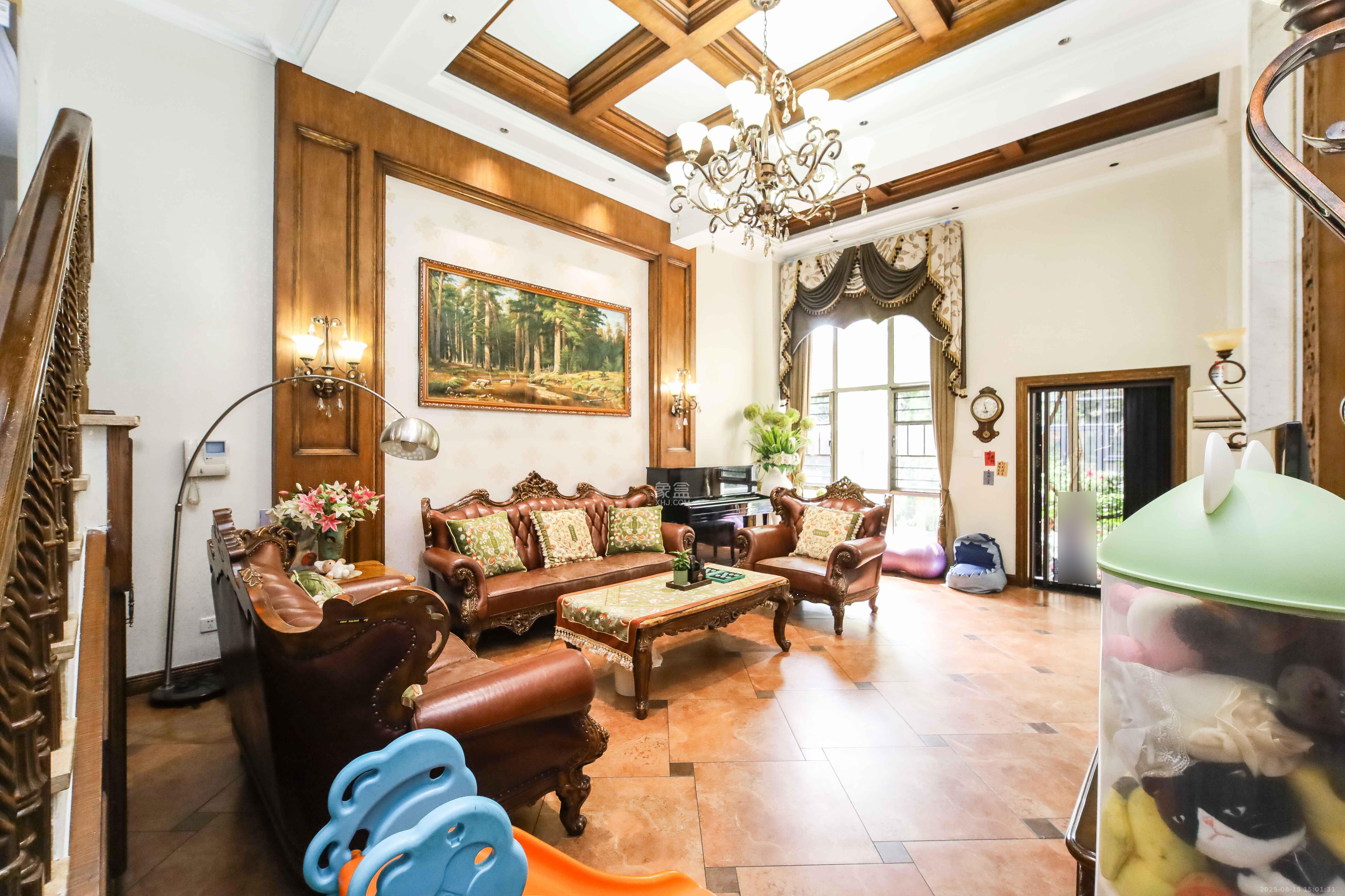 水云间  4室2厅4卫    388.0万 水云间  4室2厅4卫    388.0万客厅