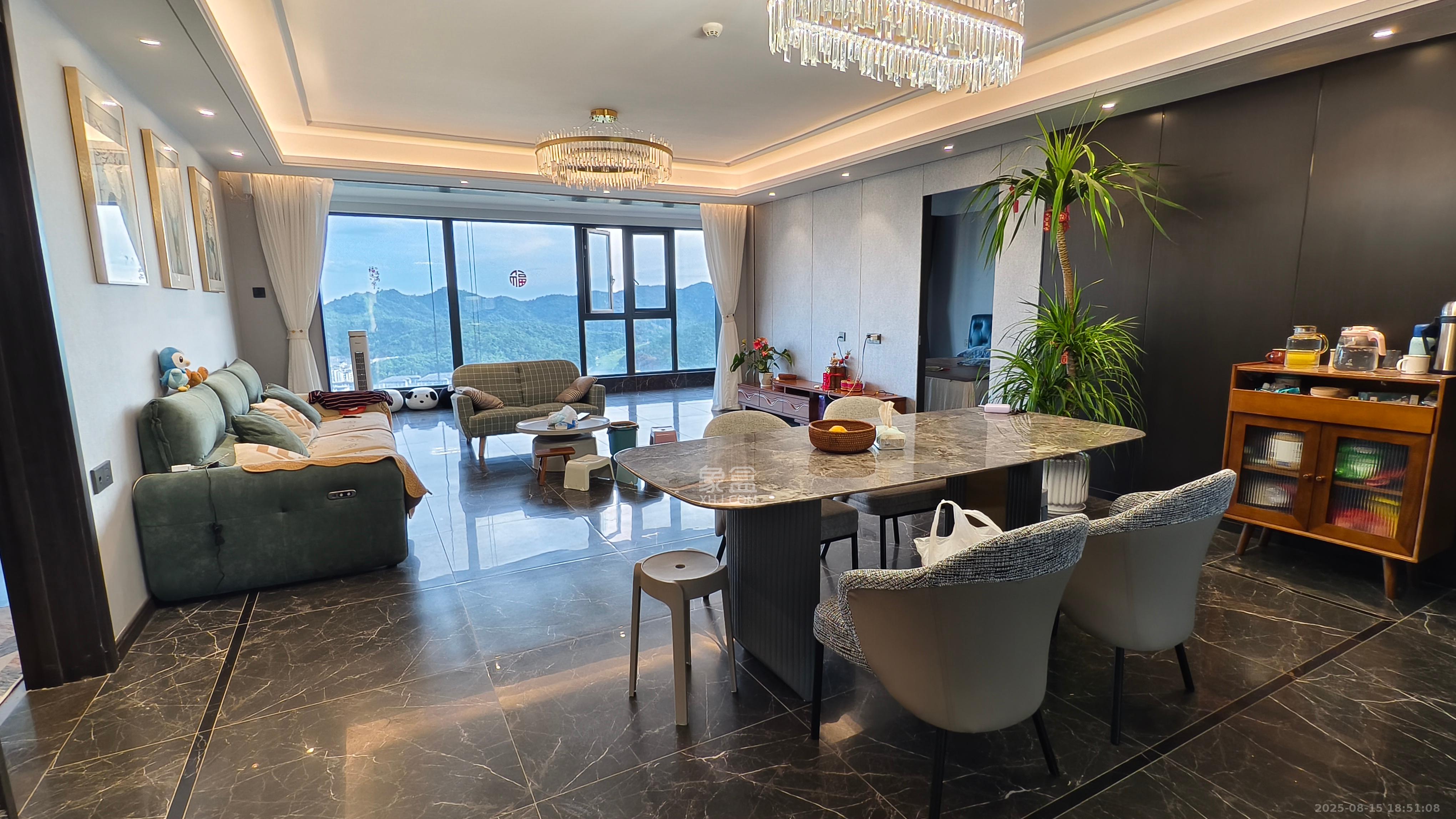 绿地麓云国际一期  6室2厅3卫    8500.0元/月室内图