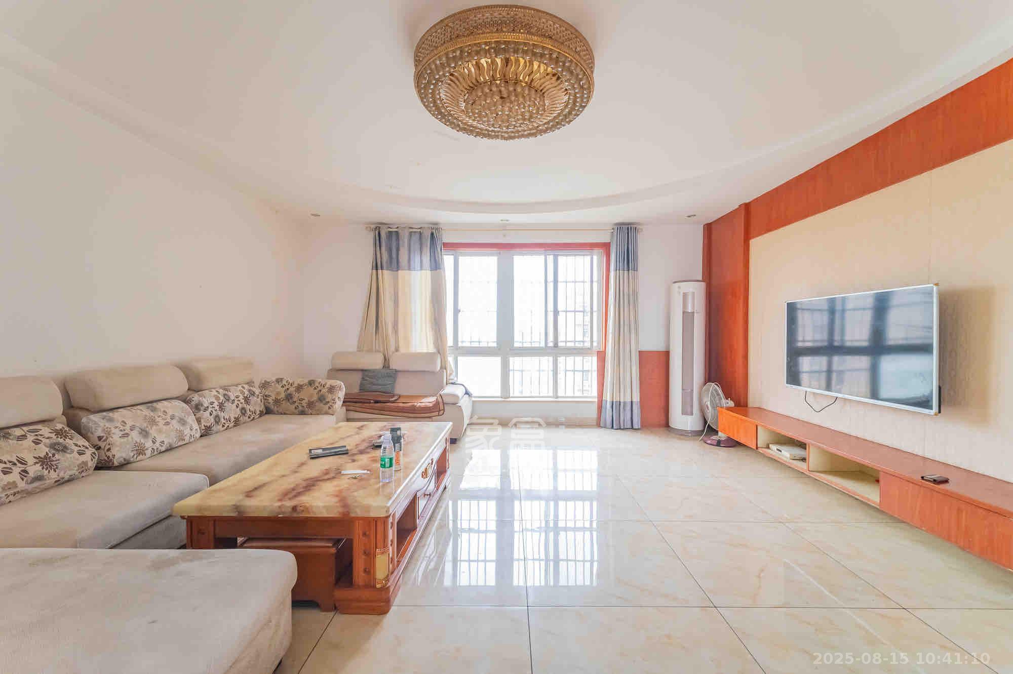 筑梦佳园 4室2厅2卫 2200.0元/月 筑梦佳园 4室2厅2卫 2200.0元/月室内图