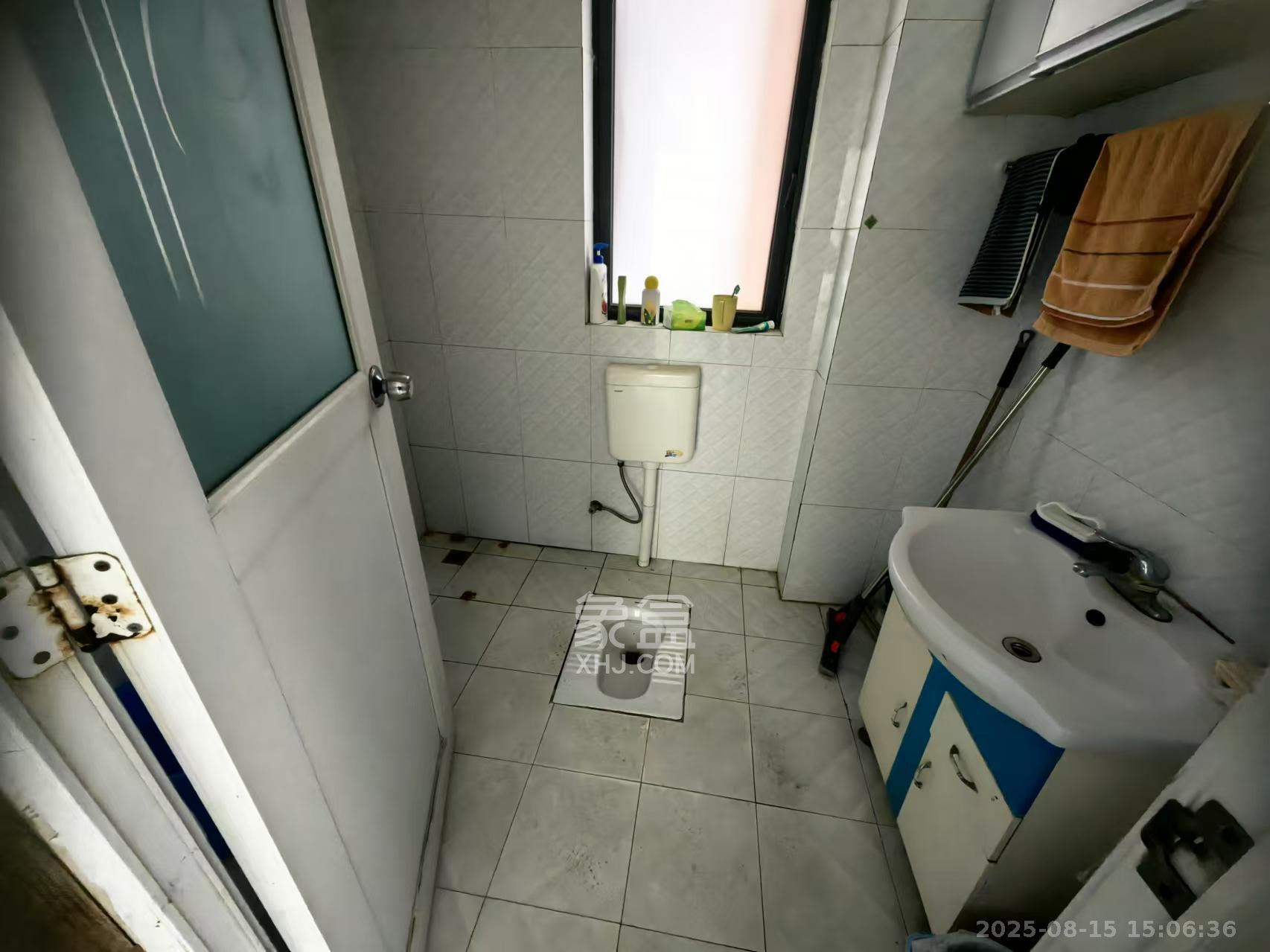 三一街区  4室2厅2卫    2400.0元/月室内图