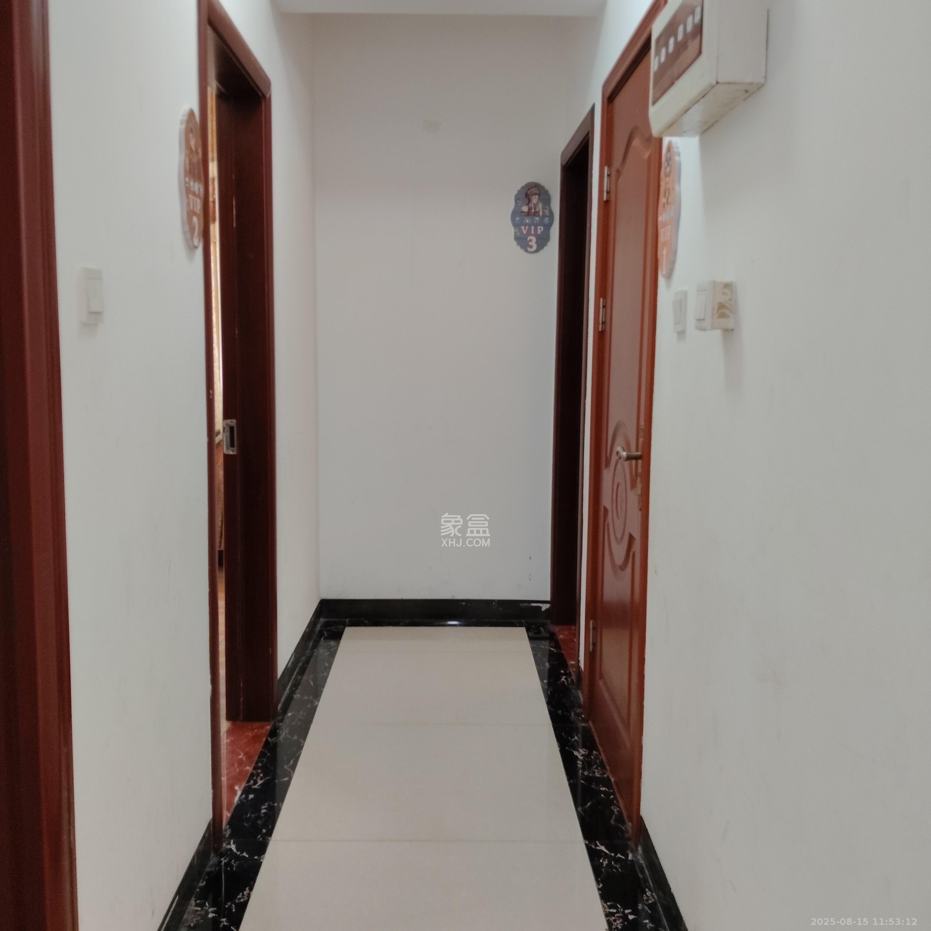 和润园一、二期  3室2厅2卫    2400.0元/月室内图