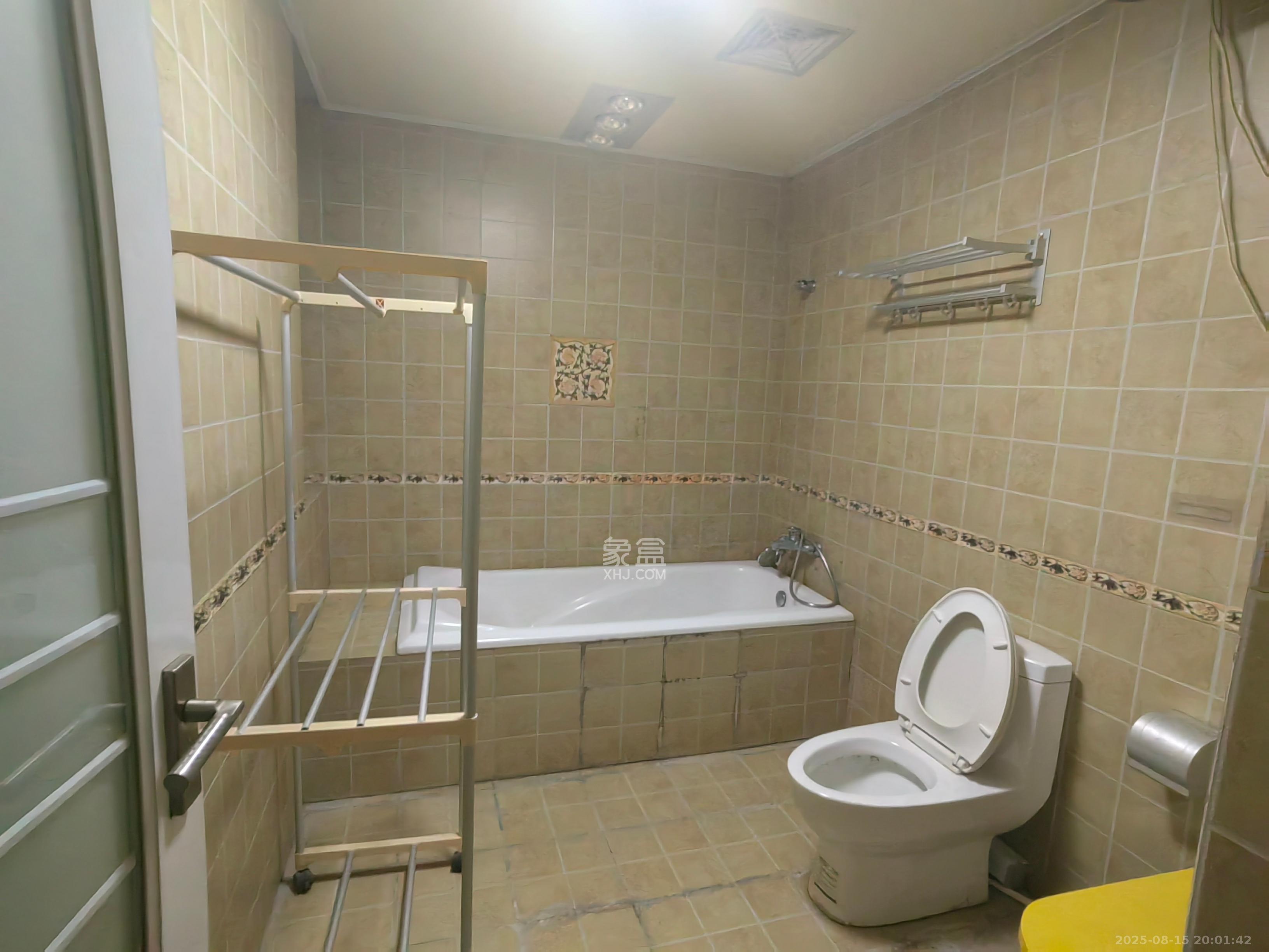 鑫兴佳园 3室2厅1卫 2900.0元/月 鑫兴佳园 3室2厅1卫 2900.0元/月室内图