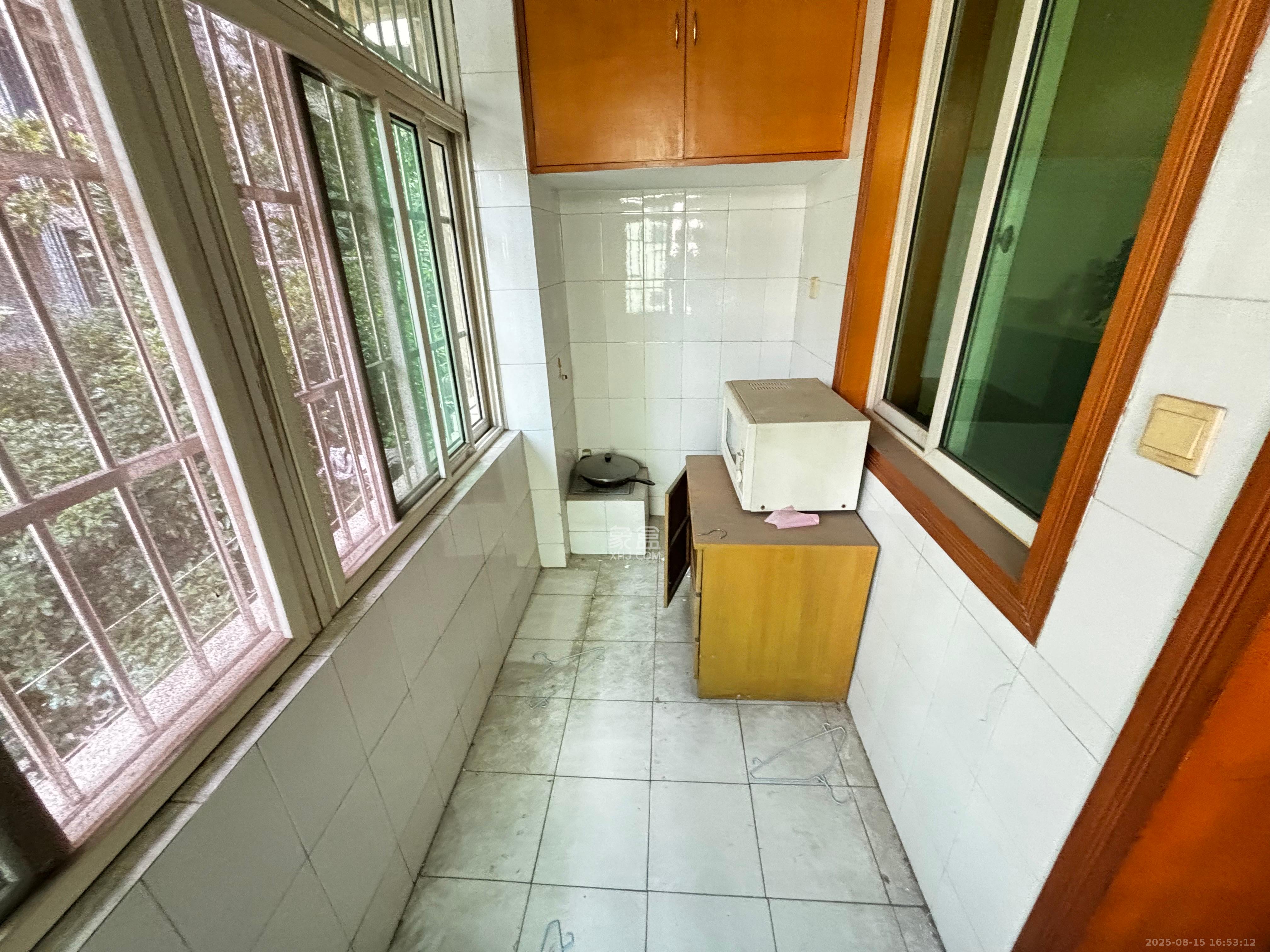 省旅游局宿舍  3室2厅2卫    2600.0元/月室内图