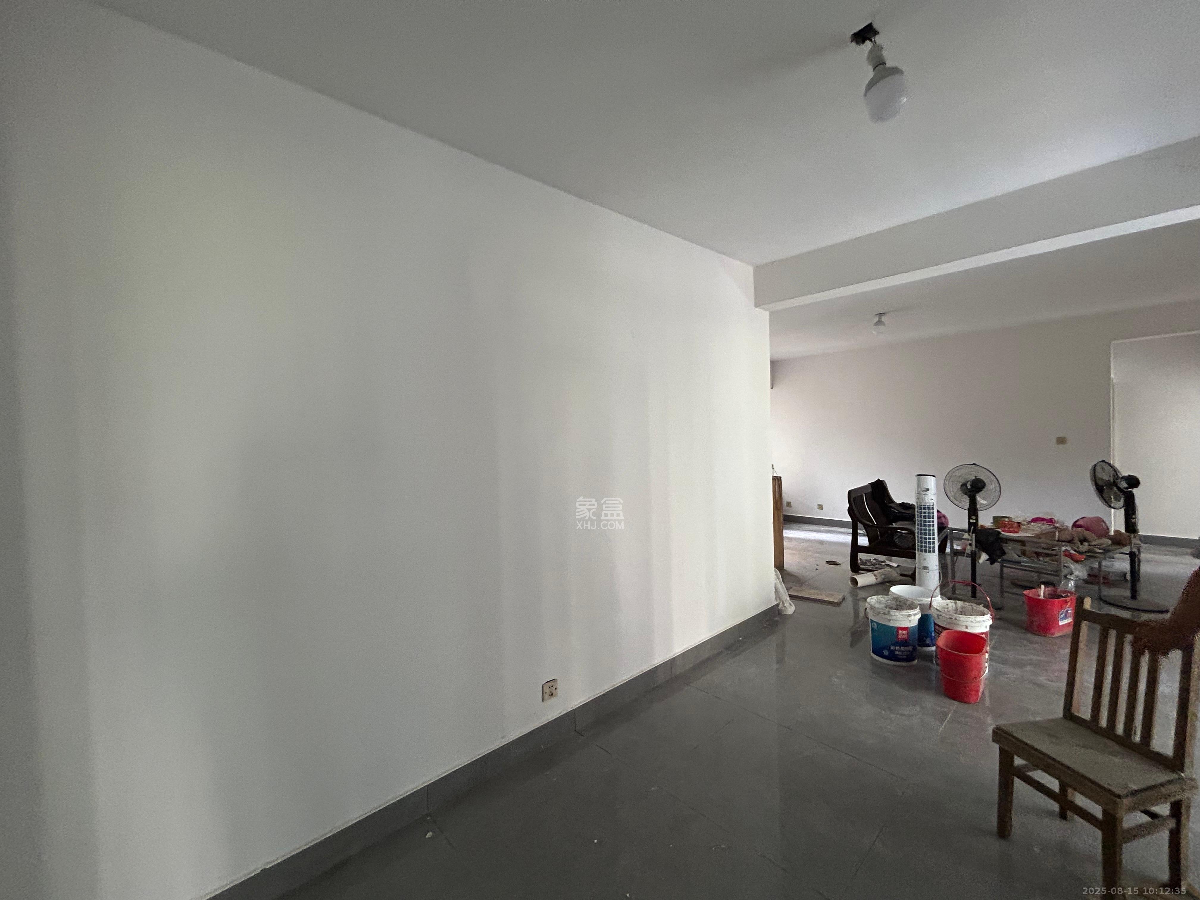 山水湾 4室2厅2卫 2200.0元/月 山水湾 4室2厅2卫 2200.0元/月室内图