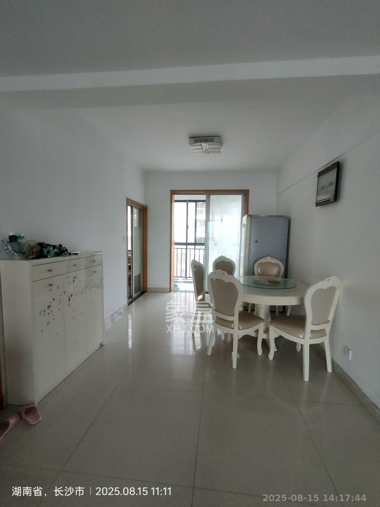 天城湖光山色 3室2厅2卫 2400.0元/月 天城湖光山色 3室2厅2卫 2400.0元/月室内图