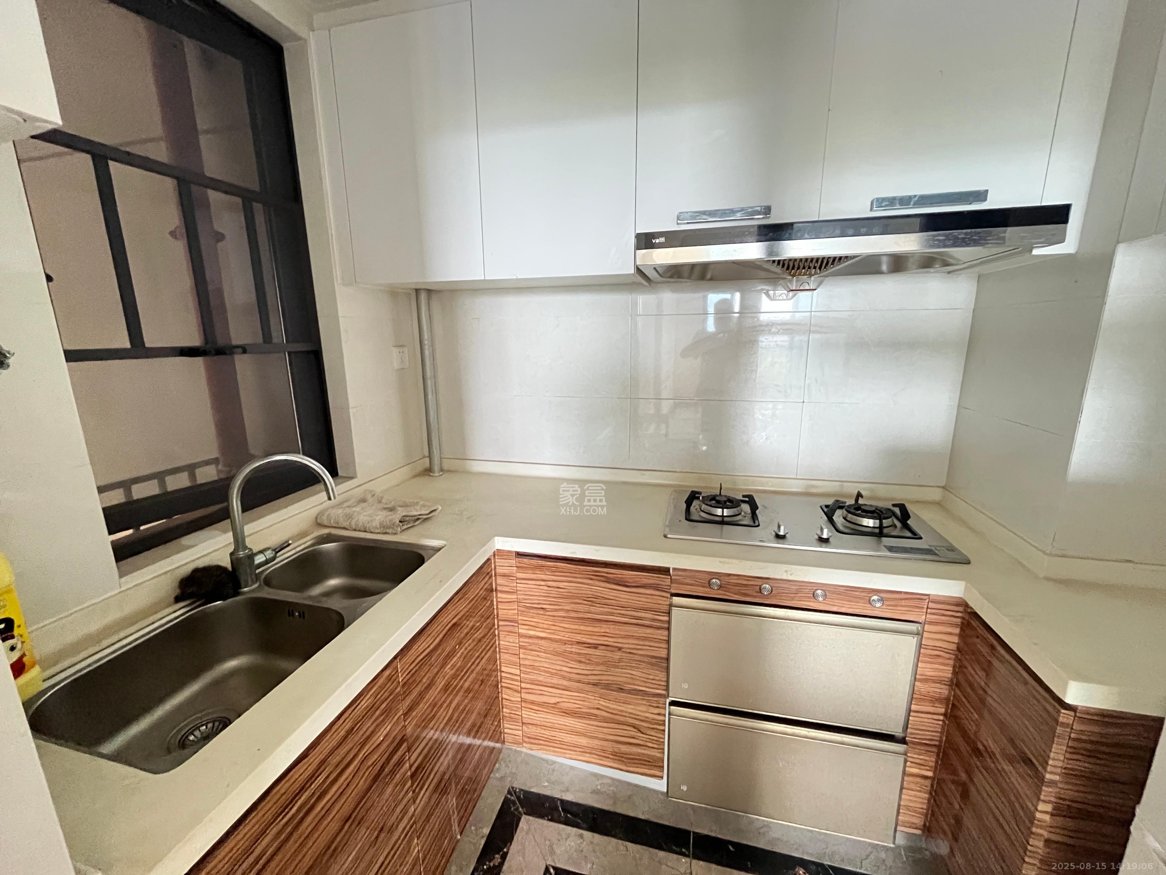 中海国际五期  3室2厅2卫    2200.0元/月 中海国际五期  3室2厅2卫    2200.0元/月室内图