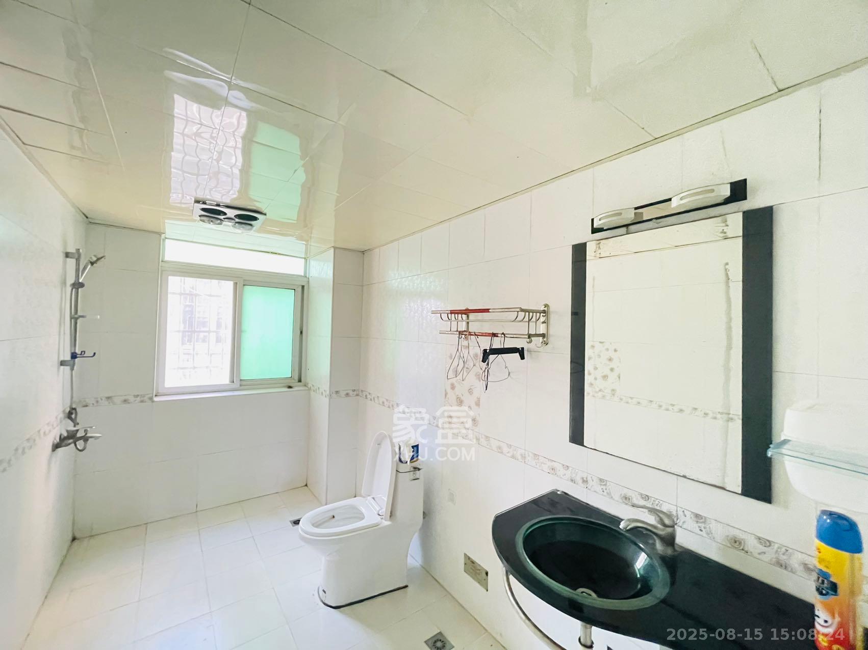 格林星城 3室2厅2卫 2500.0元/月 格林星城 3室2厅2卫 2500.0元/月室内图