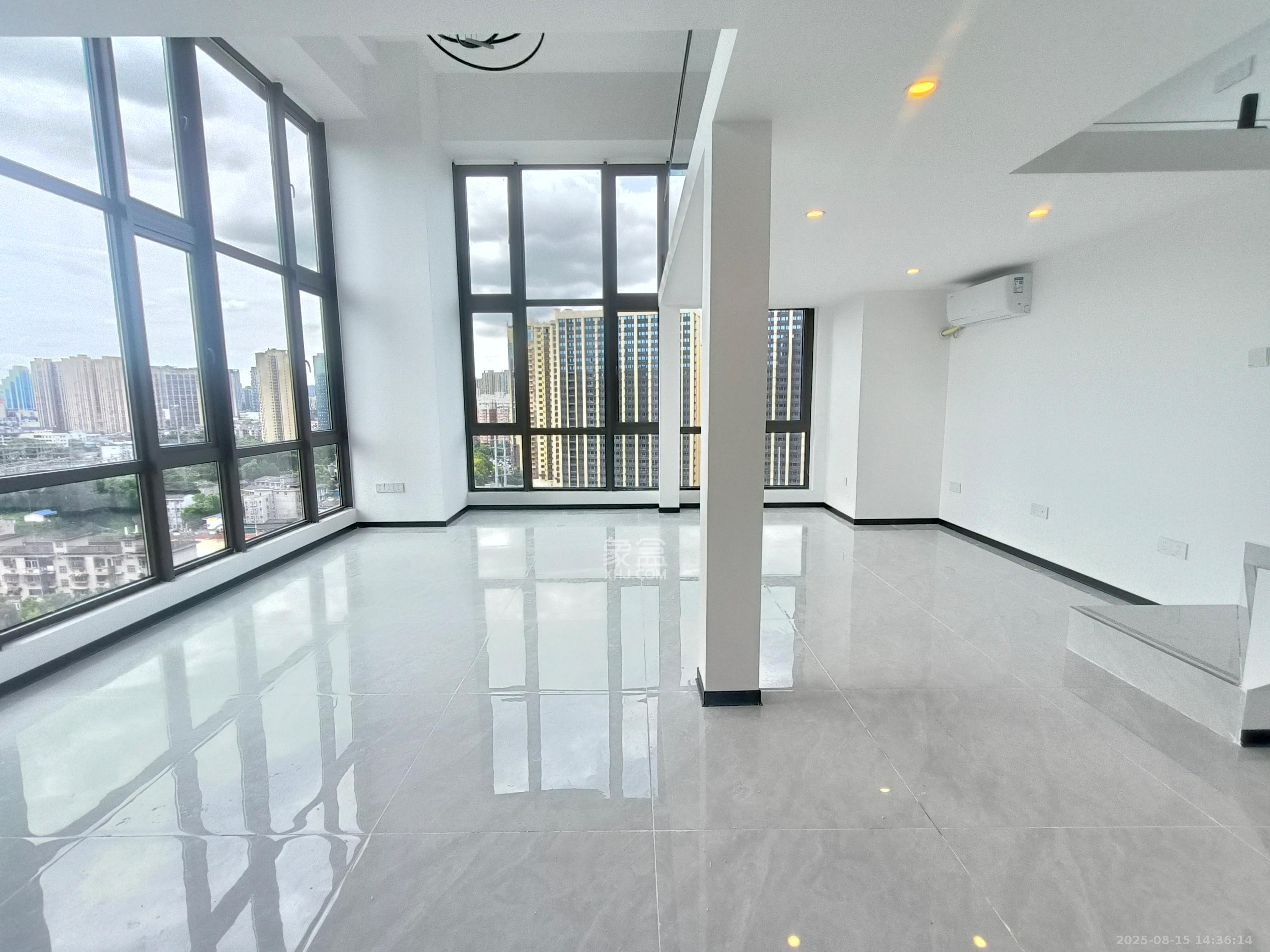 世茂璀璨天城公寓 2室2厅1卫 2600.0元/月 世茂璀璨天城公寓 2室2厅1卫 2600.0元/月室内图