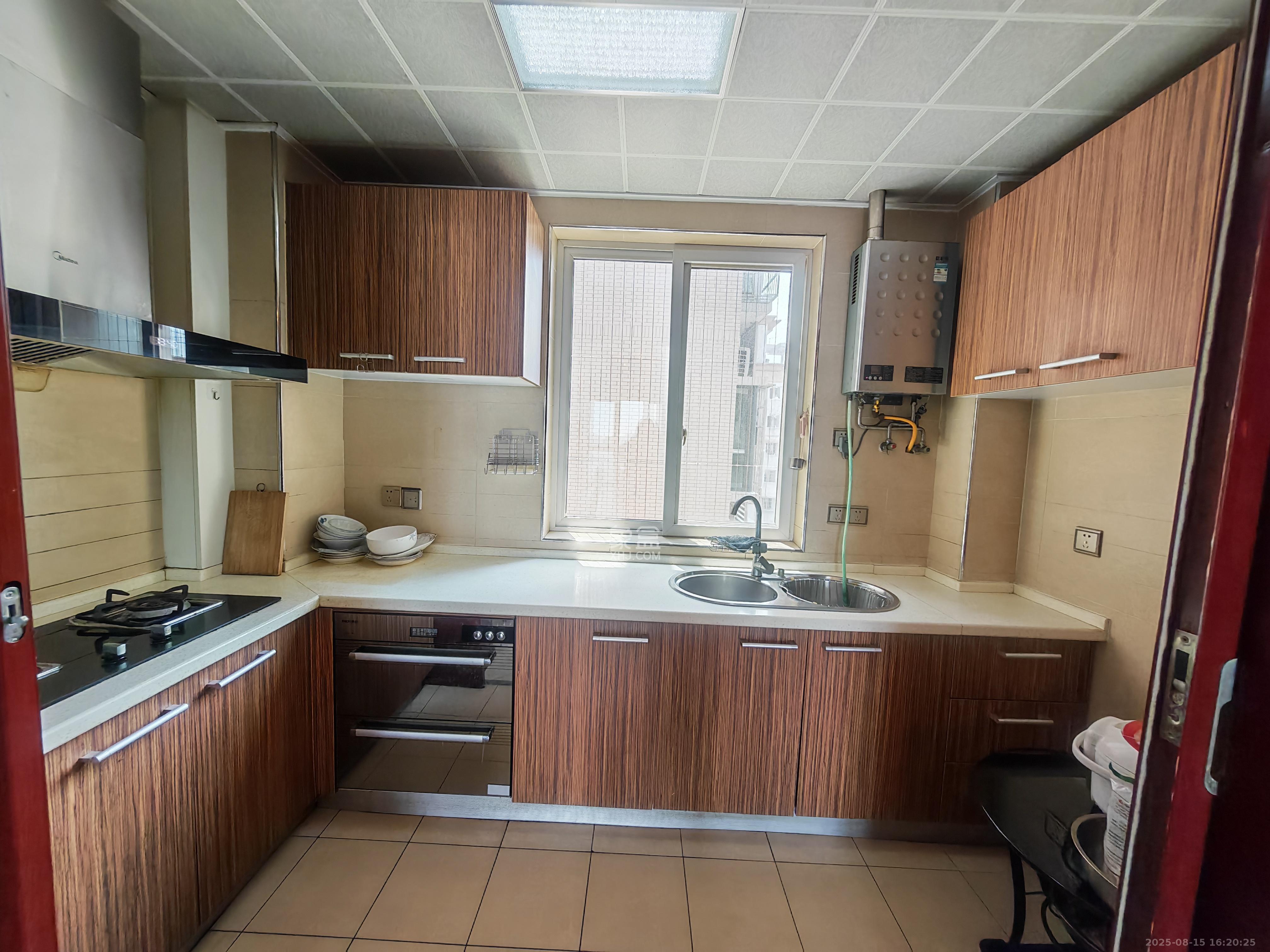 鑫天山城明珠 4室2厅2卫 1900.0元/月 鑫天山城明珠 4室2厅2卫 1900.0元/月室内图