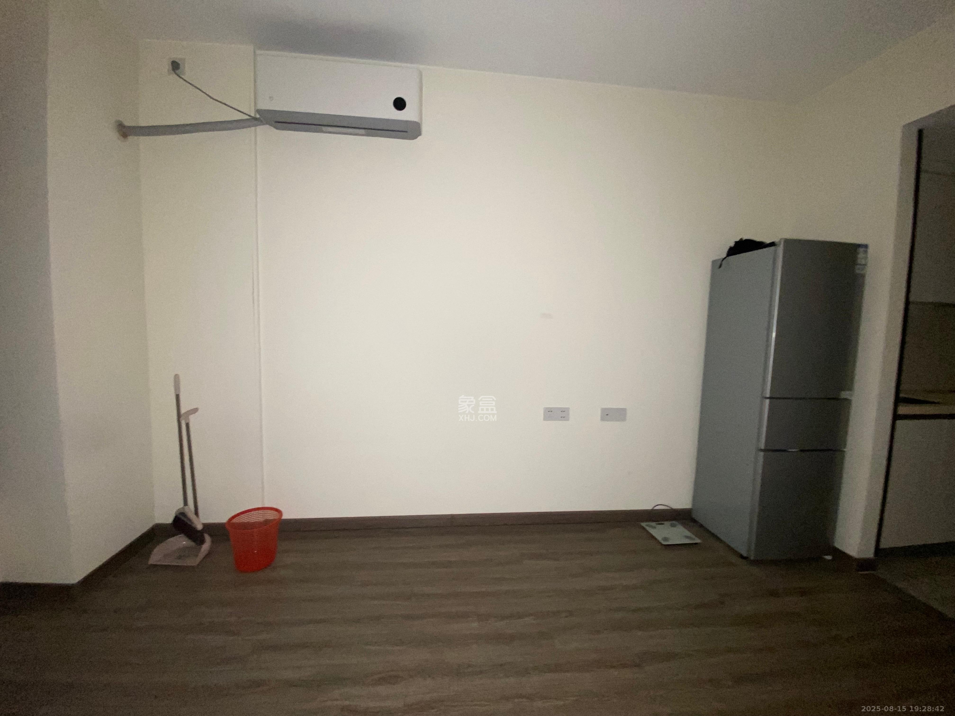 卓越浅水湾  1室1厅1卫    1300.0元/月 卓越浅水湾  1室1厅1卫    1300.0元/月室内图