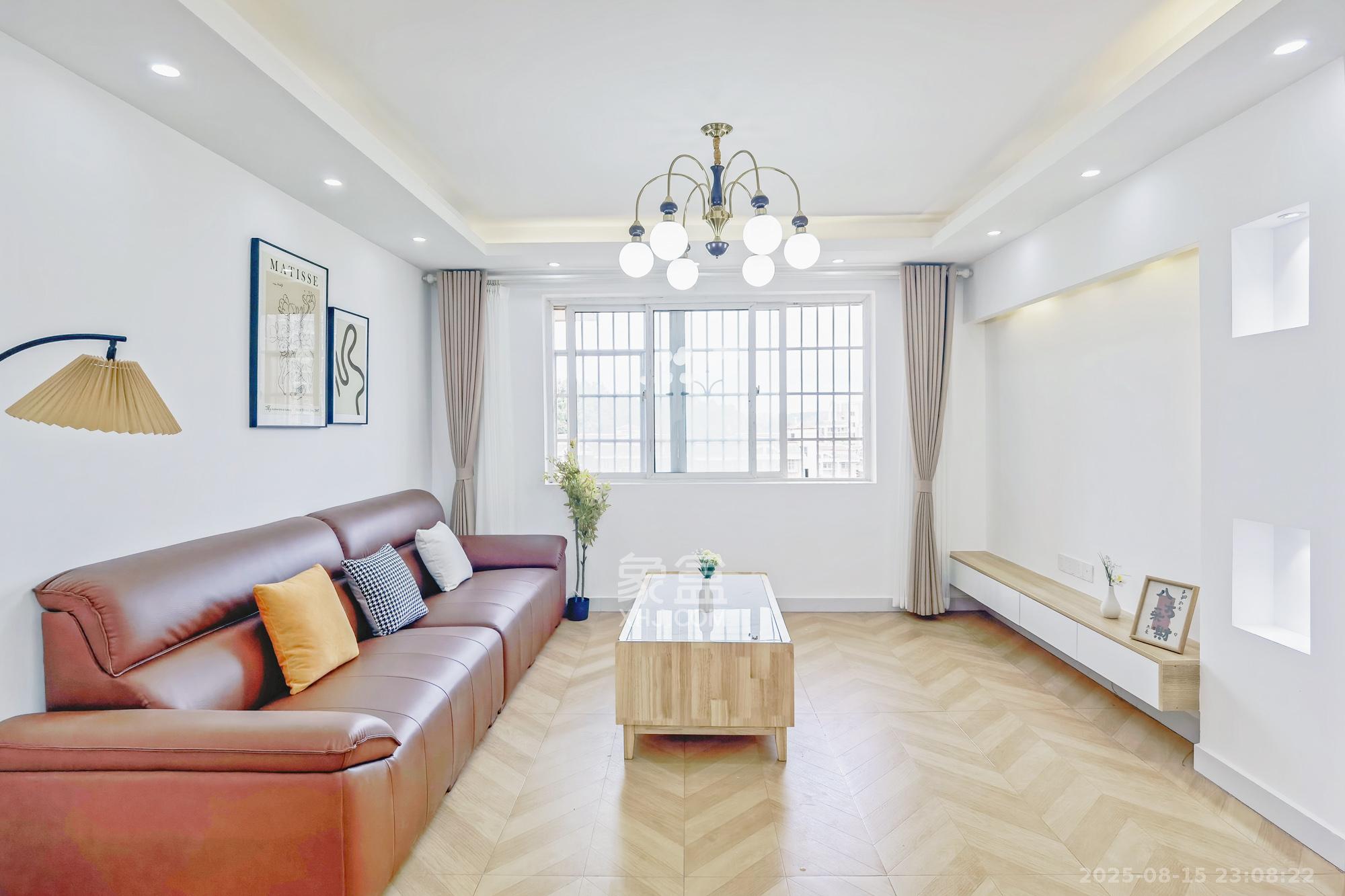 新诚小区 3室2厅1卫 59.8万 新诚小区 3室2厅1卫 59.8万客厅