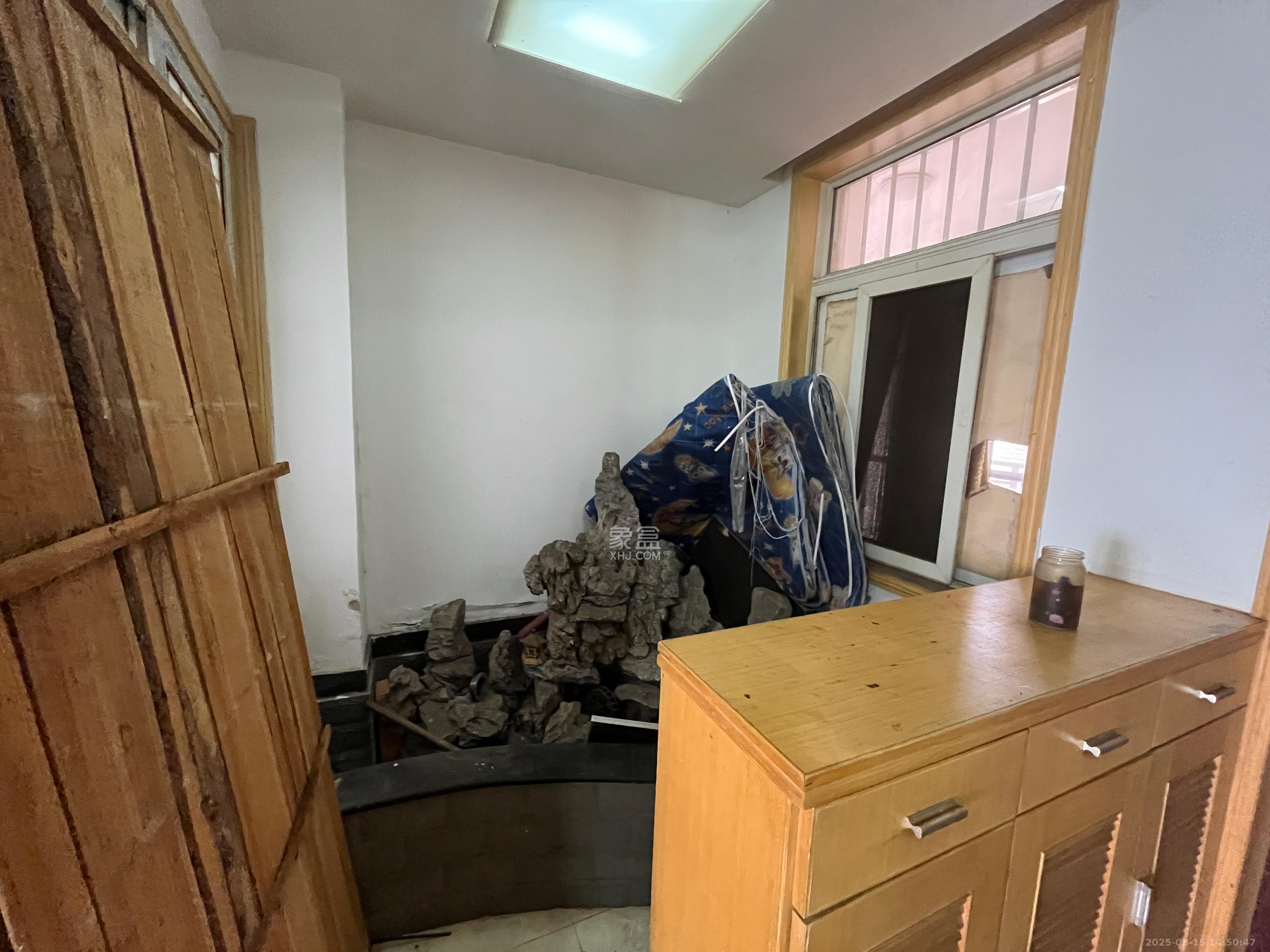 楚天中苑  3室2厅2卫   1600.00元/月室内图