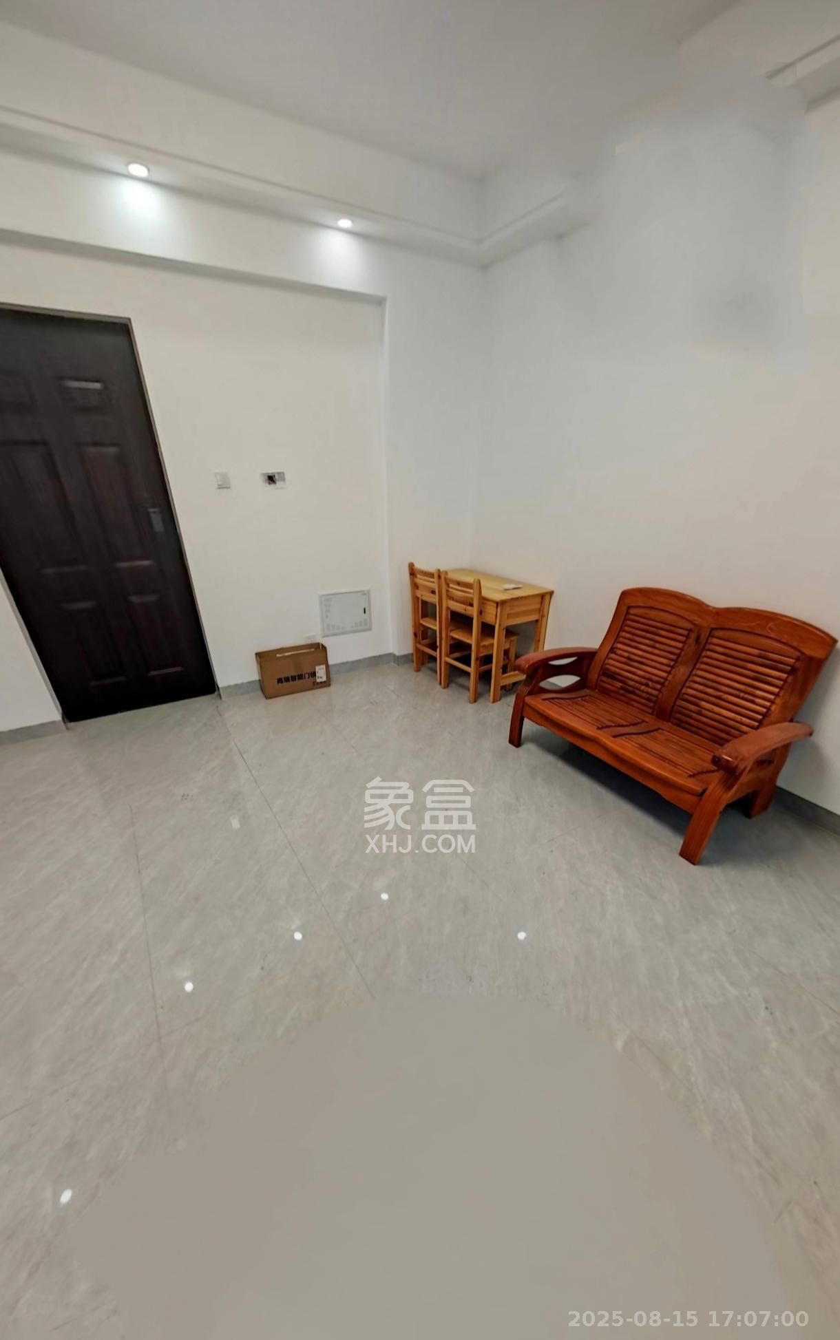 长房八方里（长房公园里）   60.0㎡      2100.0元/月室内图