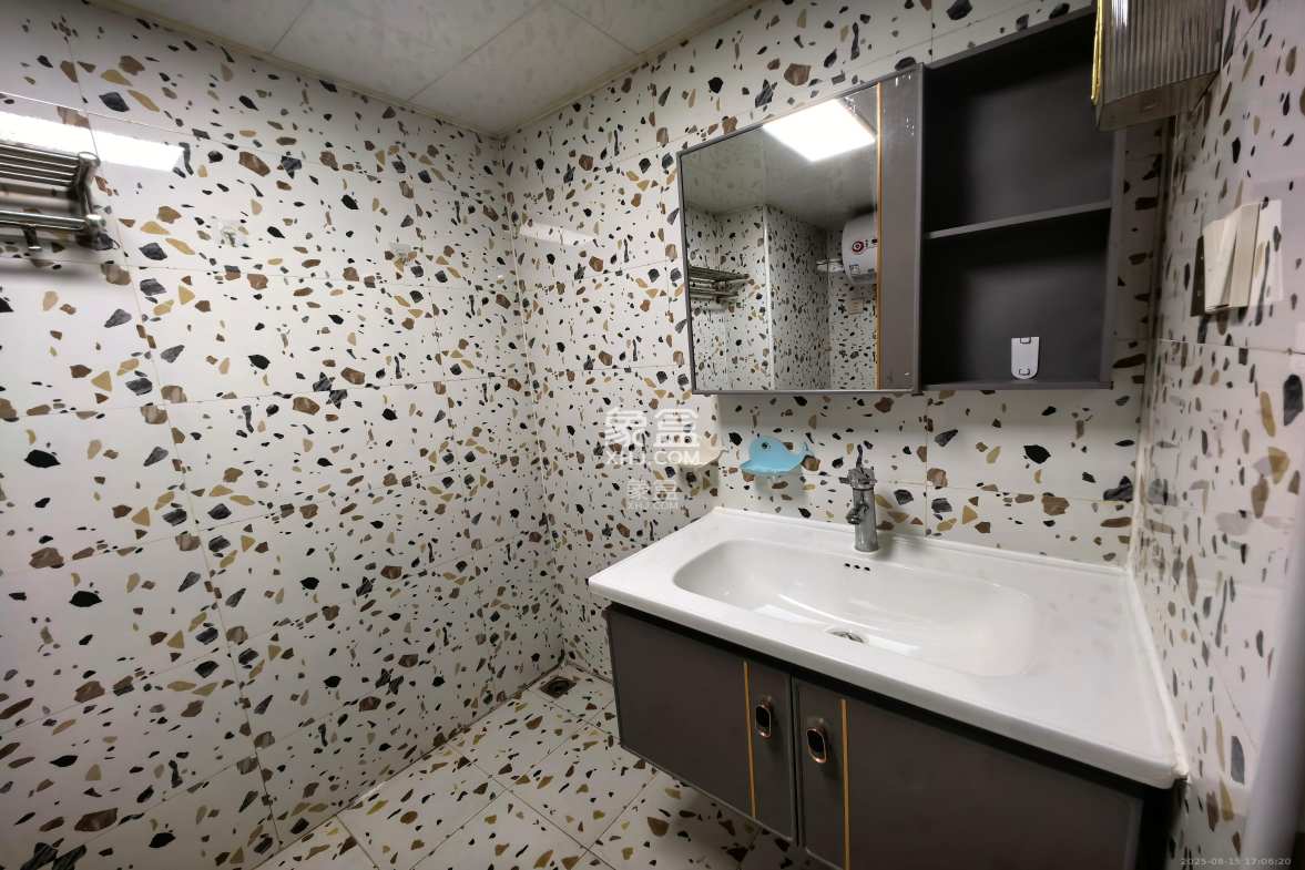 建发央玺(建发泱玺雅苑) 1室2厅1卫 2300.0元/月 建发央玺(建发泱玺雅苑) 1室2厅1卫 2300.0元/月室内图