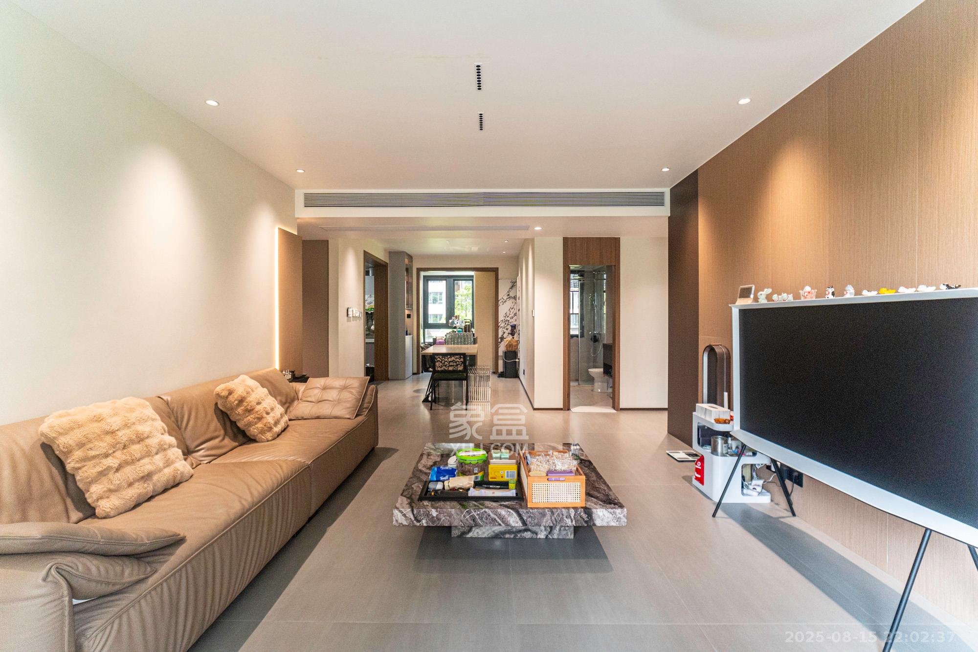 运达锦绣广场  4室2厅2卫    215.0万客厅