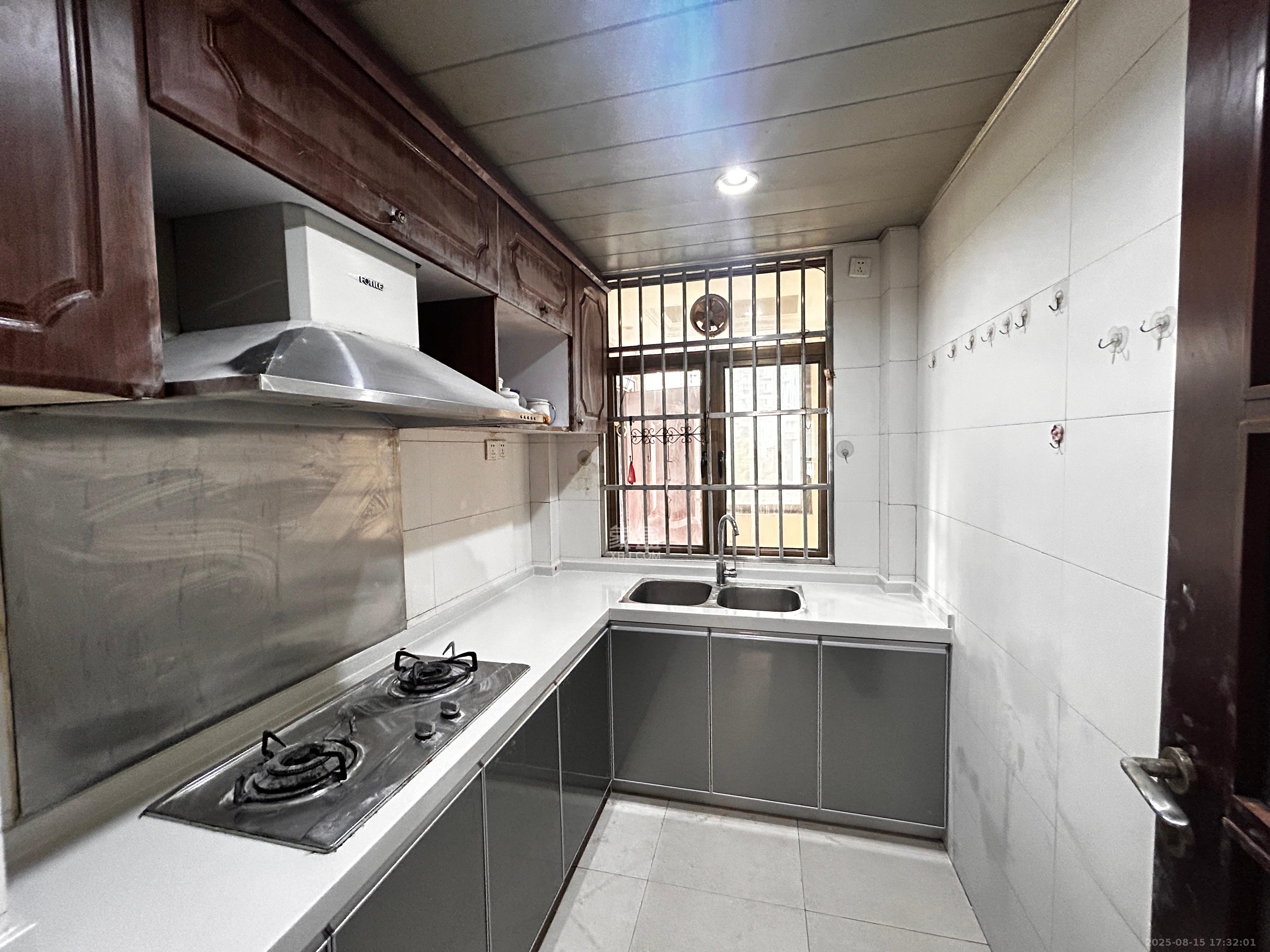 江山帝景雅典  3室2厅2卫    2200.0元/月室内图