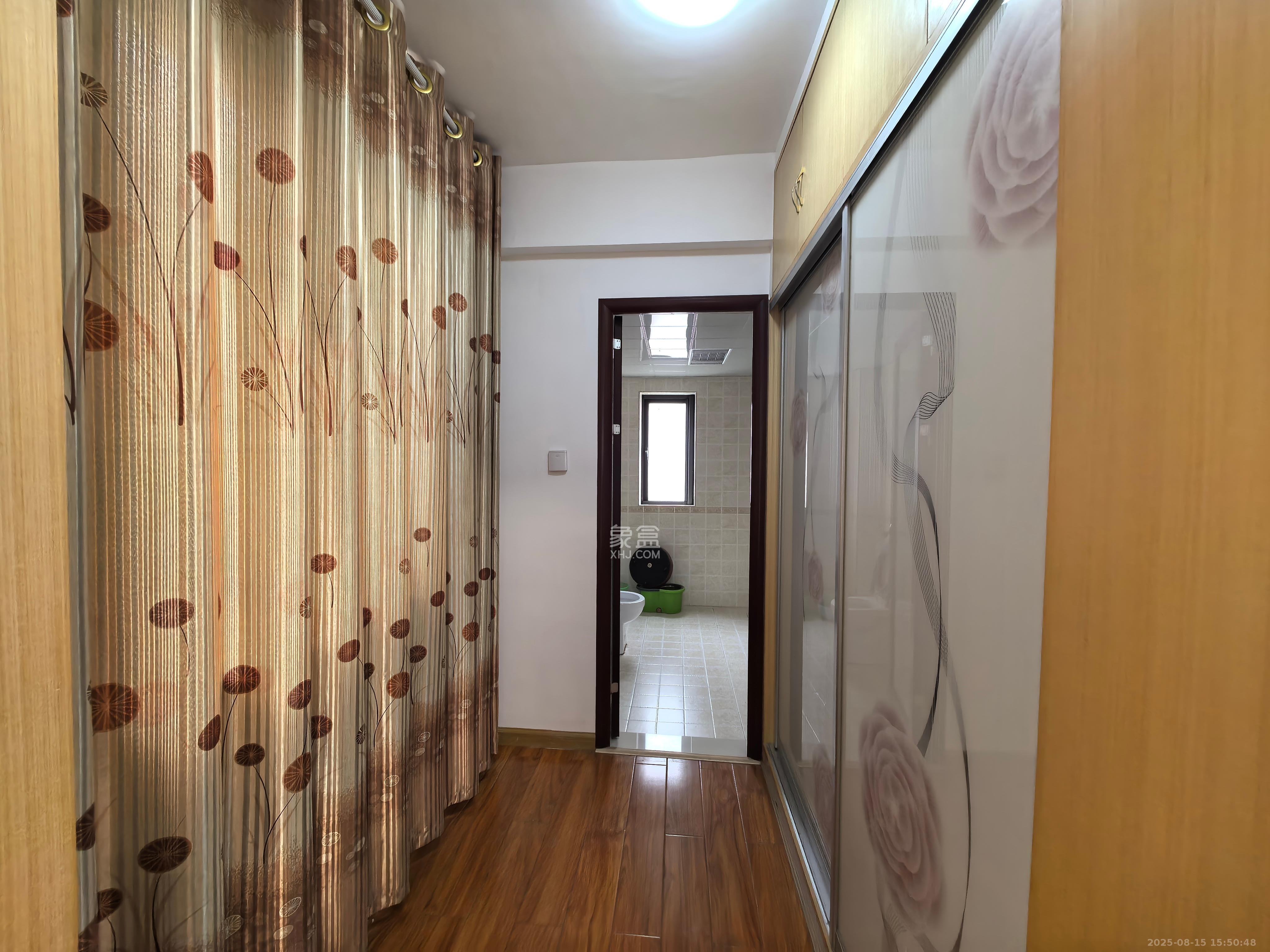 新城国际花都  3室2厅2卫    2000.0元/月 新城国际花都  3室2厅2卫    2000.0元/月室内图